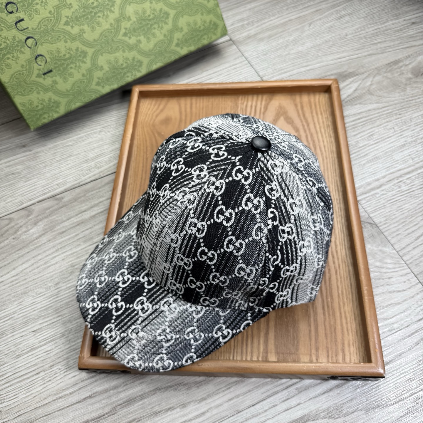。G家。【配防尘袋】新品棒球帽！材质：纯棉！透气性好！春天挡风，夏天防晒必备单品！颜色大气！款式新颖别致