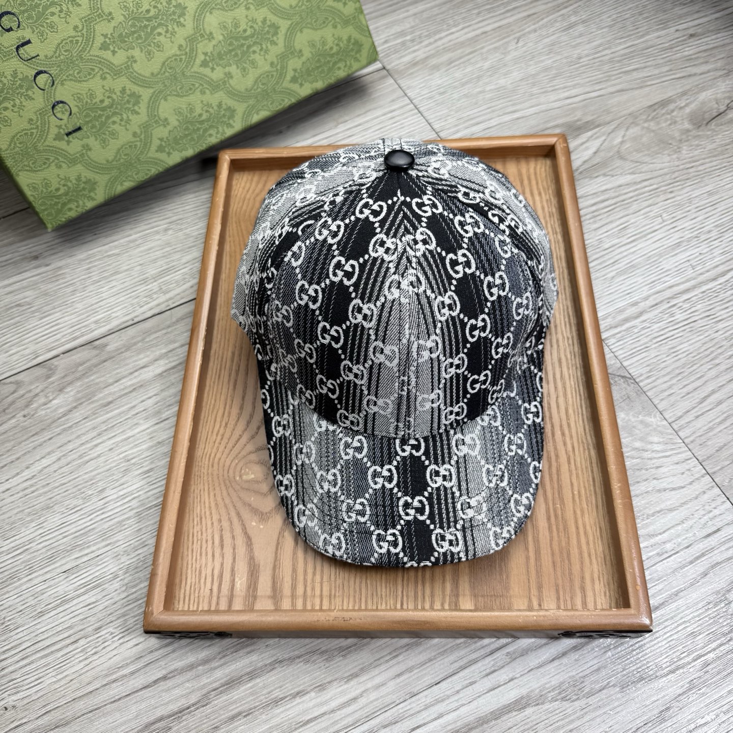 。G家。【配防尘袋】新品棒球帽！材质：纯棉！透气性好！春天挡风，夏天防晒必备单品！颜色大气！款式新颖别致