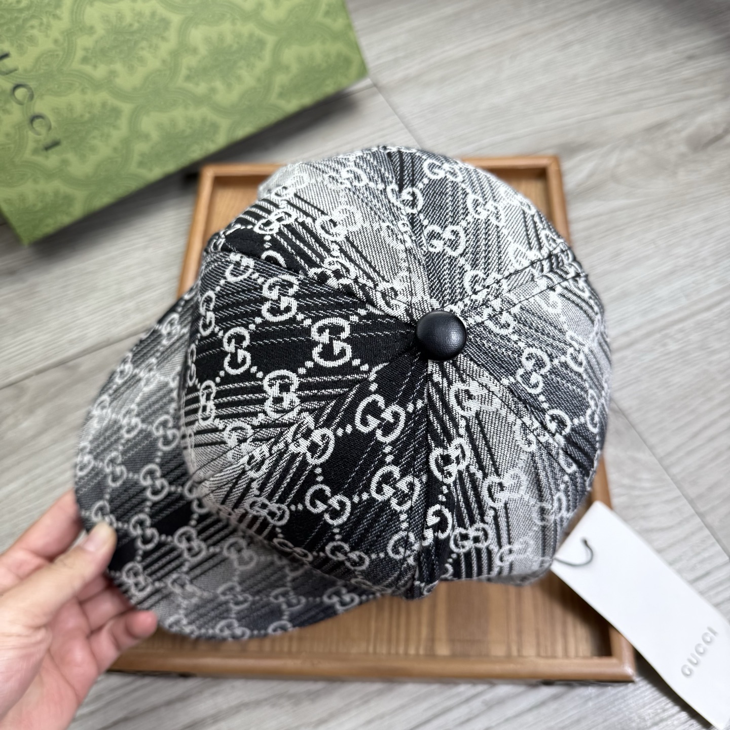 。G家。【配防尘袋】新品棒球帽！材质：纯棉！透气性好！春天挡风，夏天防晒必备单品！颜色大气！款式新颖别致