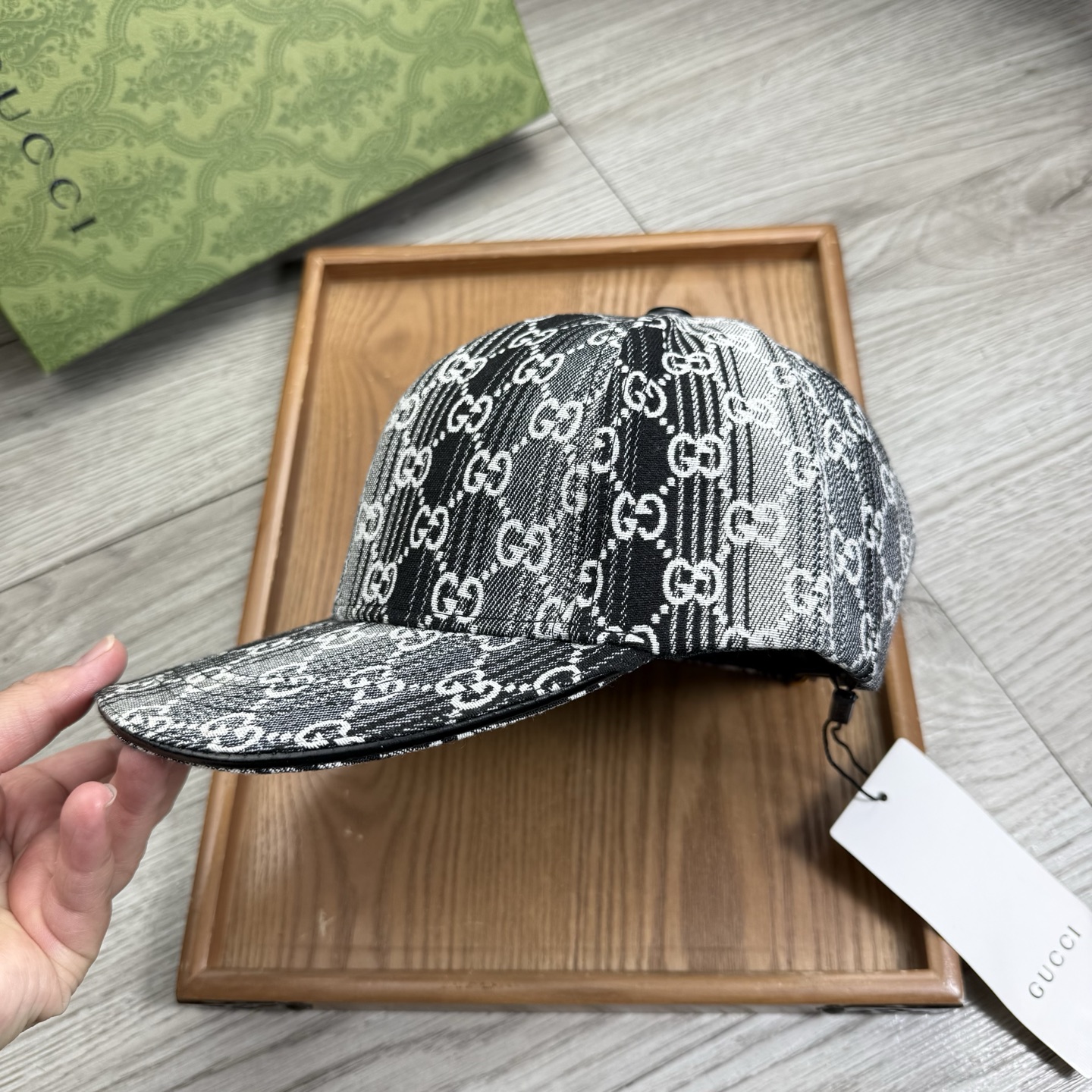 。G家。【配防尘袋】新品棒球帽！材质：纯棉！透气性好！春天挡风，夏天防晒必备单品！颜色大气！款式新颖别致