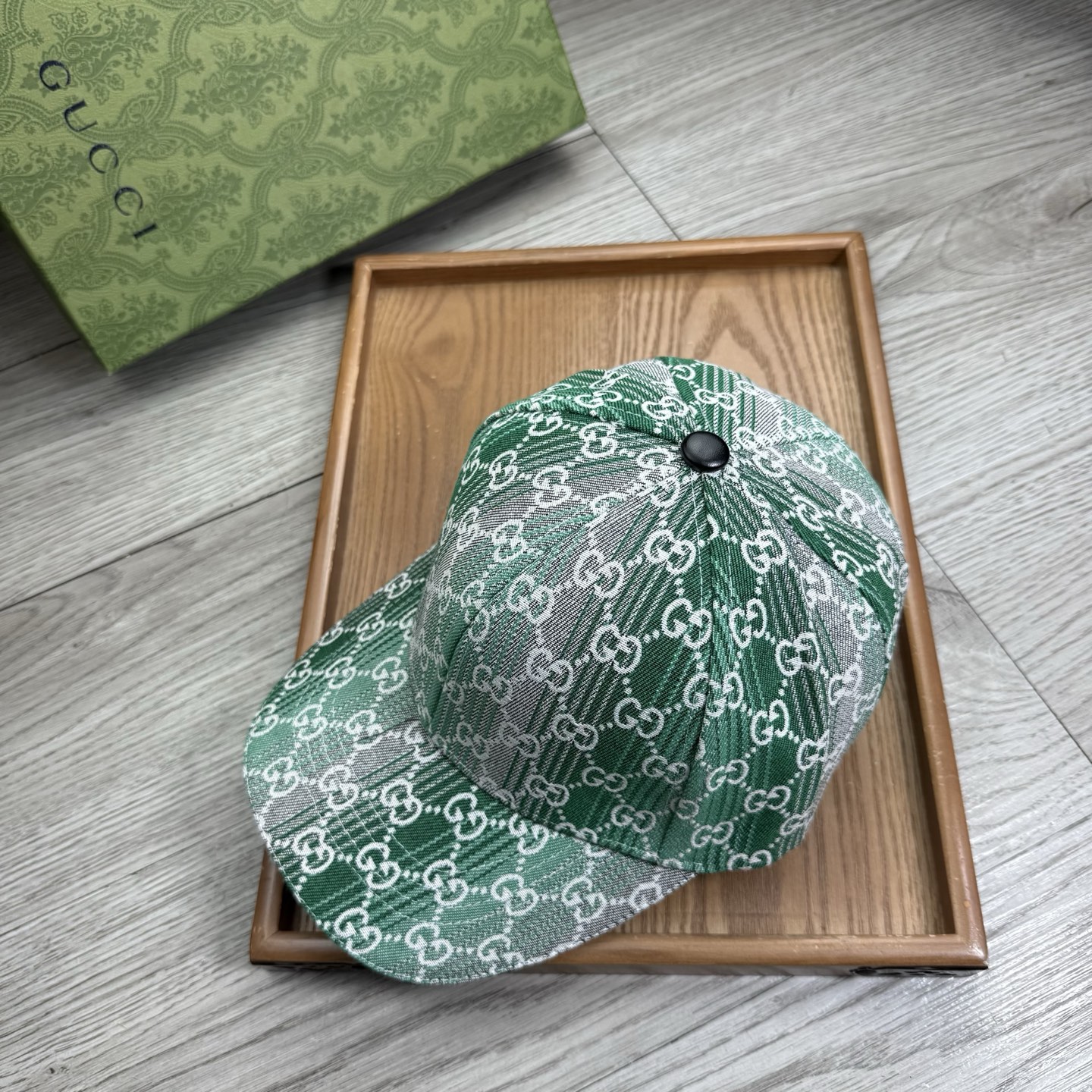 。G家。【配防尘袋】新品棒球帽！材质：纯棉！透气性好！春天挡风，夏天防晒必备单品！颜色大气！款式新颖别致