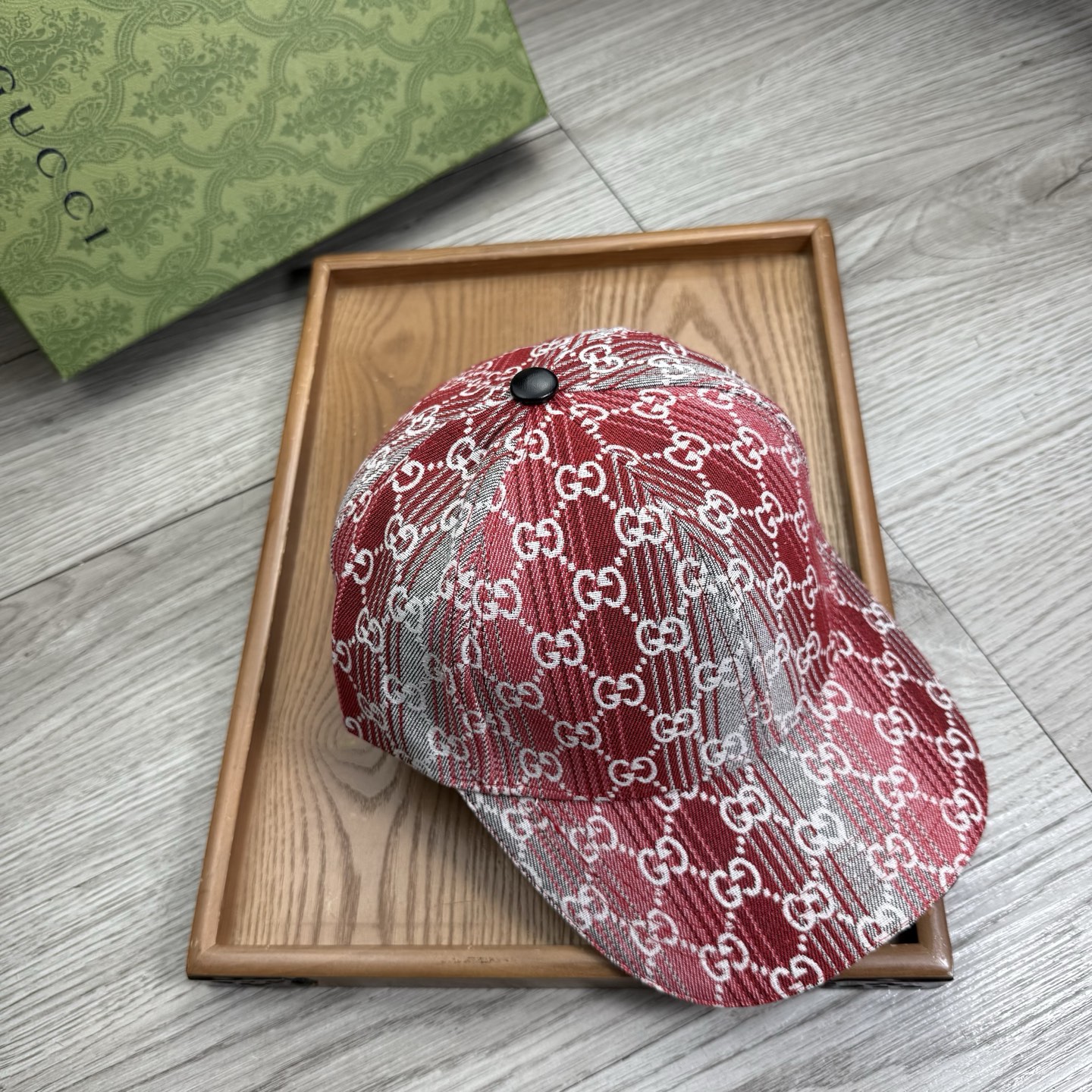 。G家。【配防尘袋】新品棒球帽！材质：纯棉！透气性好！春天挡风，夏天防晒必备单品！颜色大气！款式新颖别致