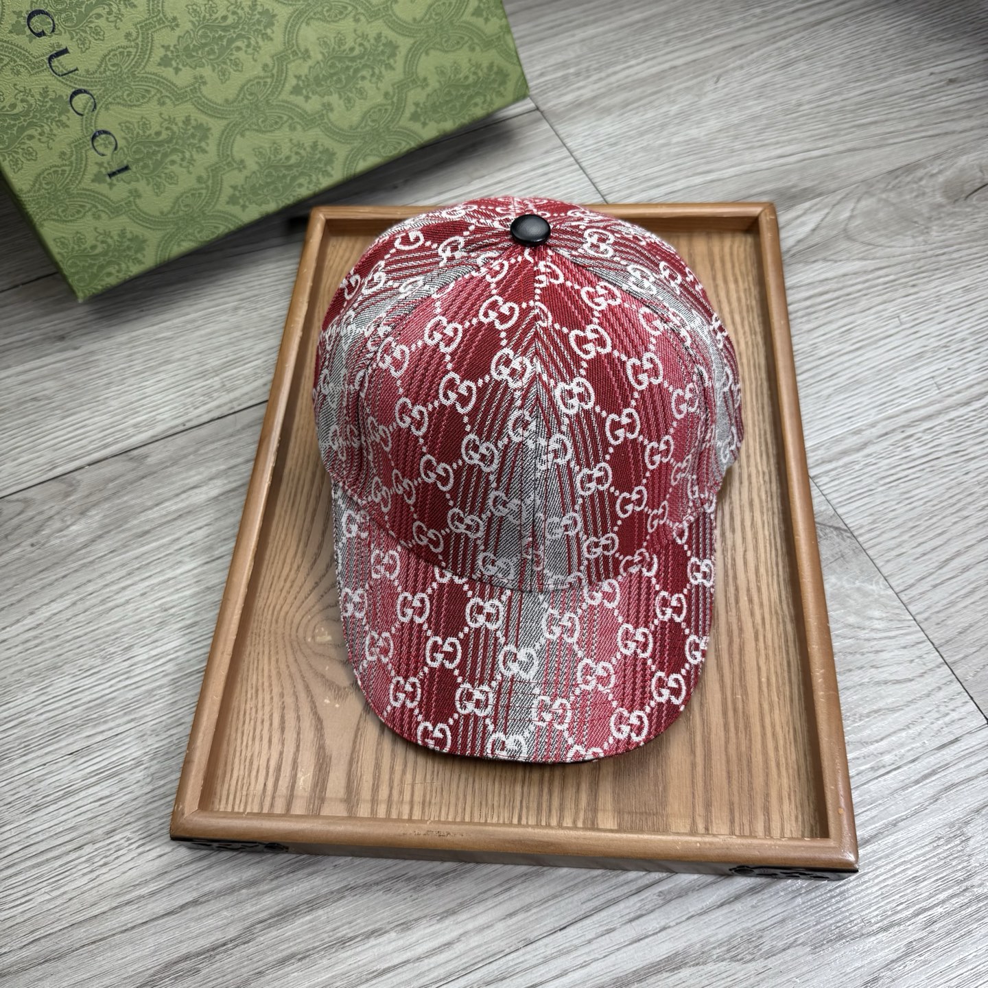 。G家。【配防尘袋】新品棒球帽！材质：纯棉！透气性好！春天挡风，夏天防晒必备单品！颜色大气！款式新颖别致