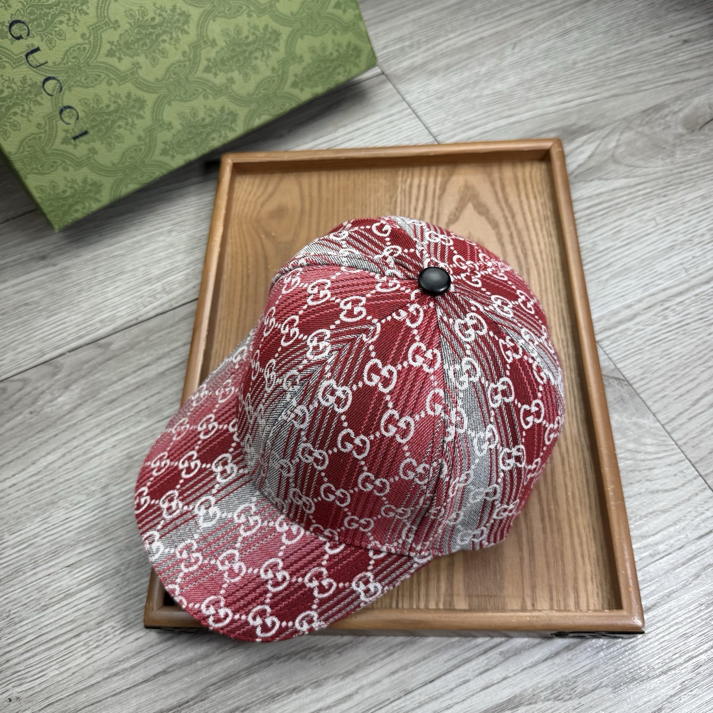 。G家。【配防尘袋】新品棒球帽！材质：纯棉！透气性好！春天挡风，夏天防晒必备单品！颜色大气！款式新颖别致