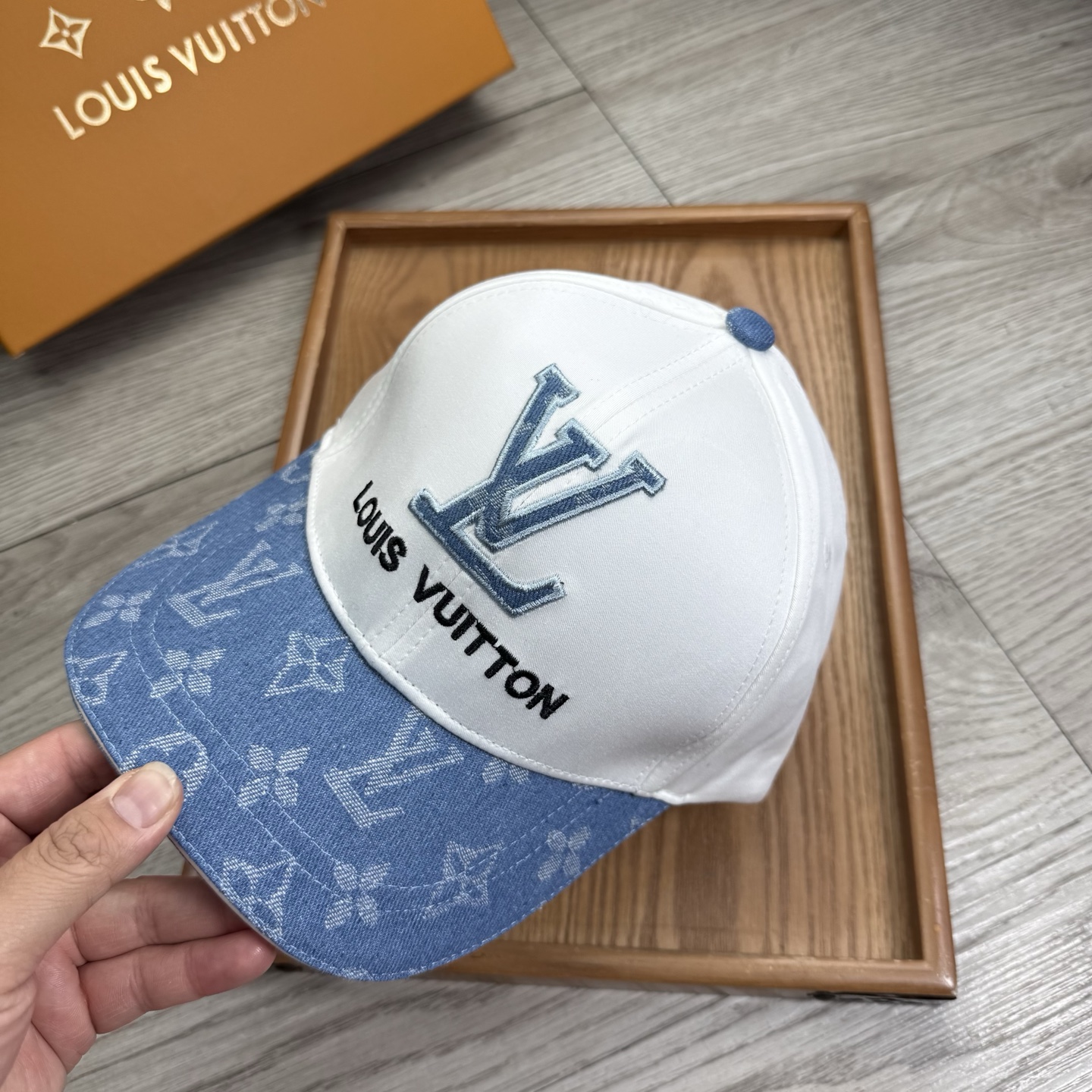 。L家。【配防尘袋】新品棒球帽！材质：纯棉！透气性好！春天挡风，夏天防晒必备单品！颜色大气！款式新颖别致