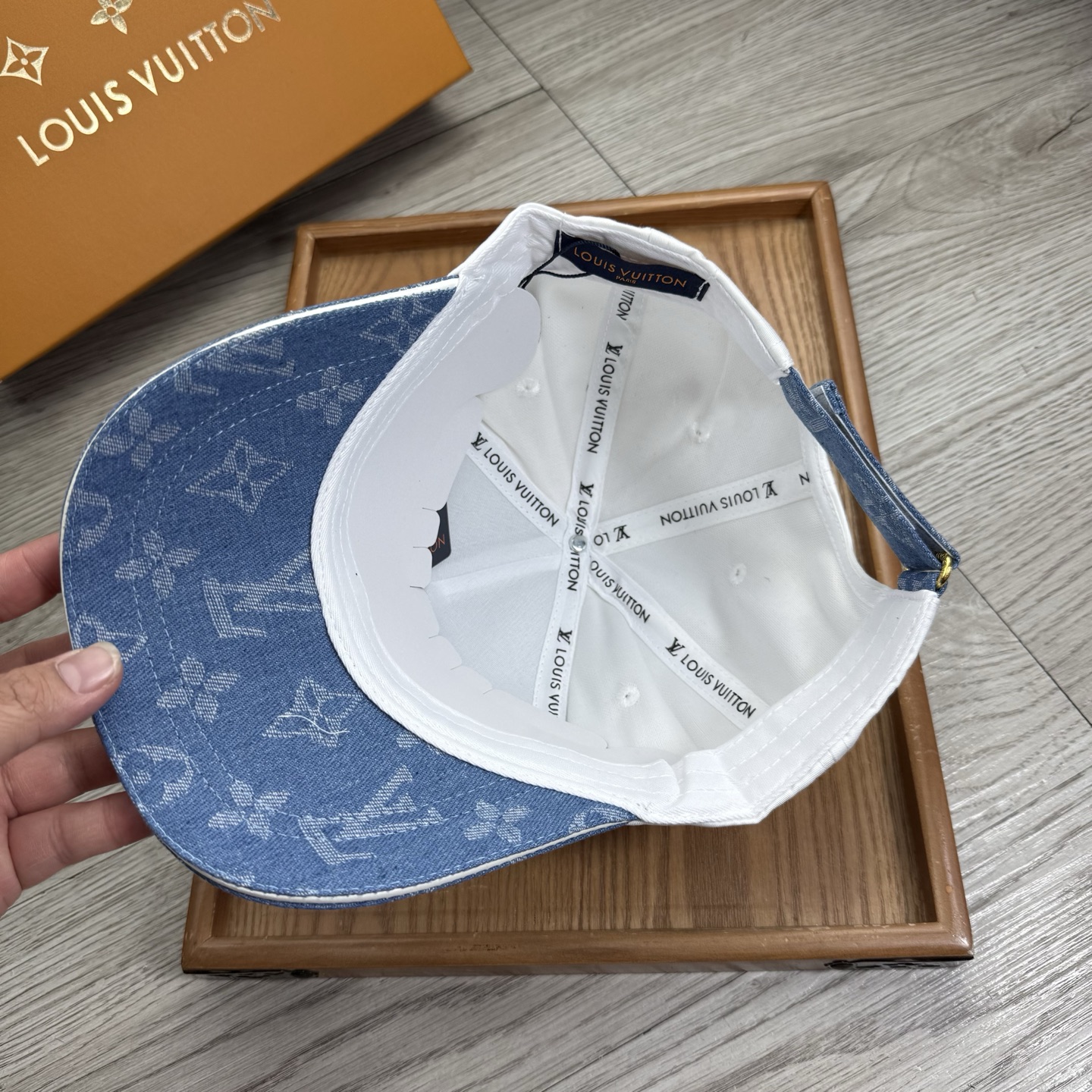 。L家。【配防尘袋】新品棒球帽！材质：纯棉！透气性好！春天挡风，夏天防晒必备单品！颜色大气！款式新颖别致