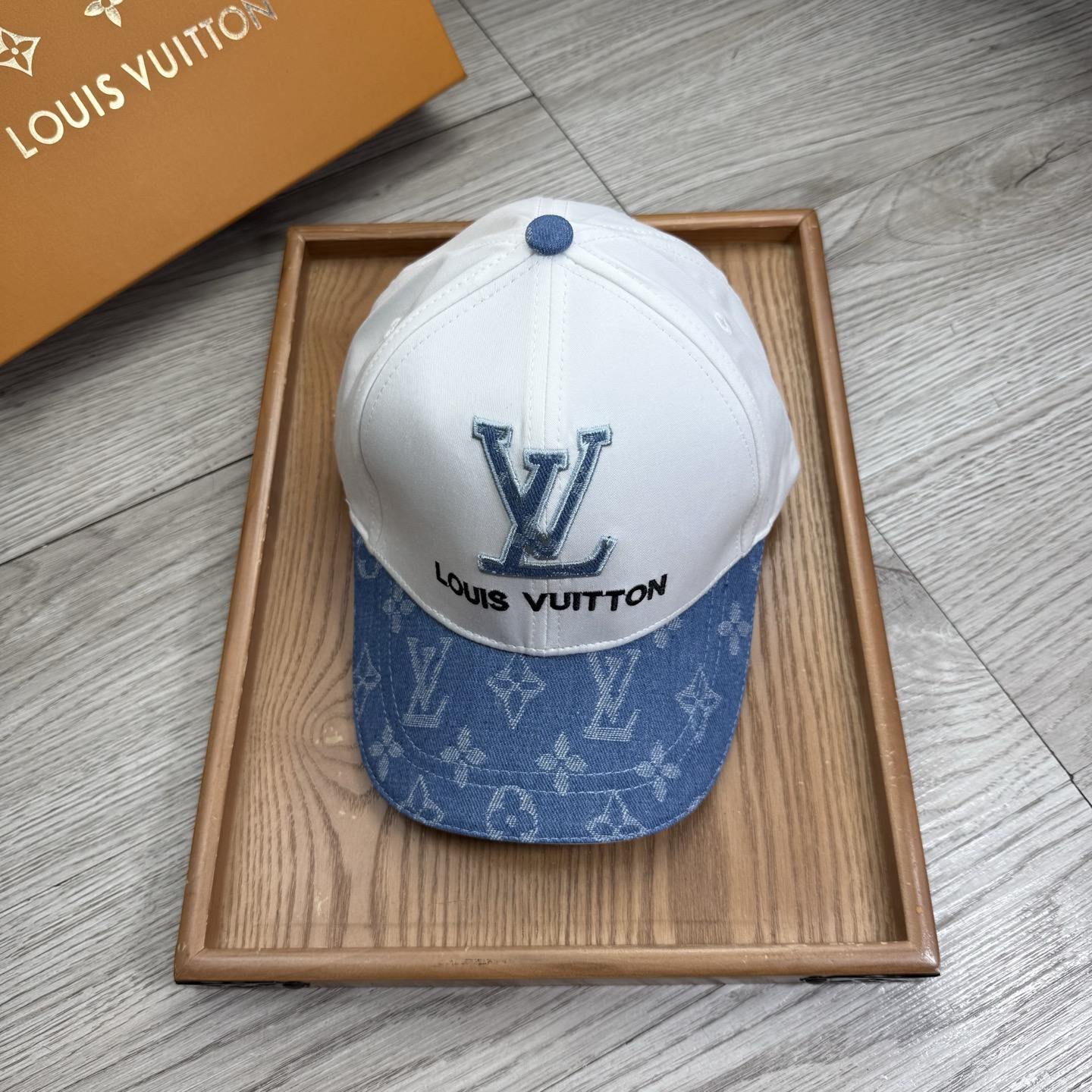 。L家。【配防尘袋】新品棒球帽！材质：纯棉！透气性好！春天挡风，夏天防晒必备单品！颜色大气！款式新颖别致