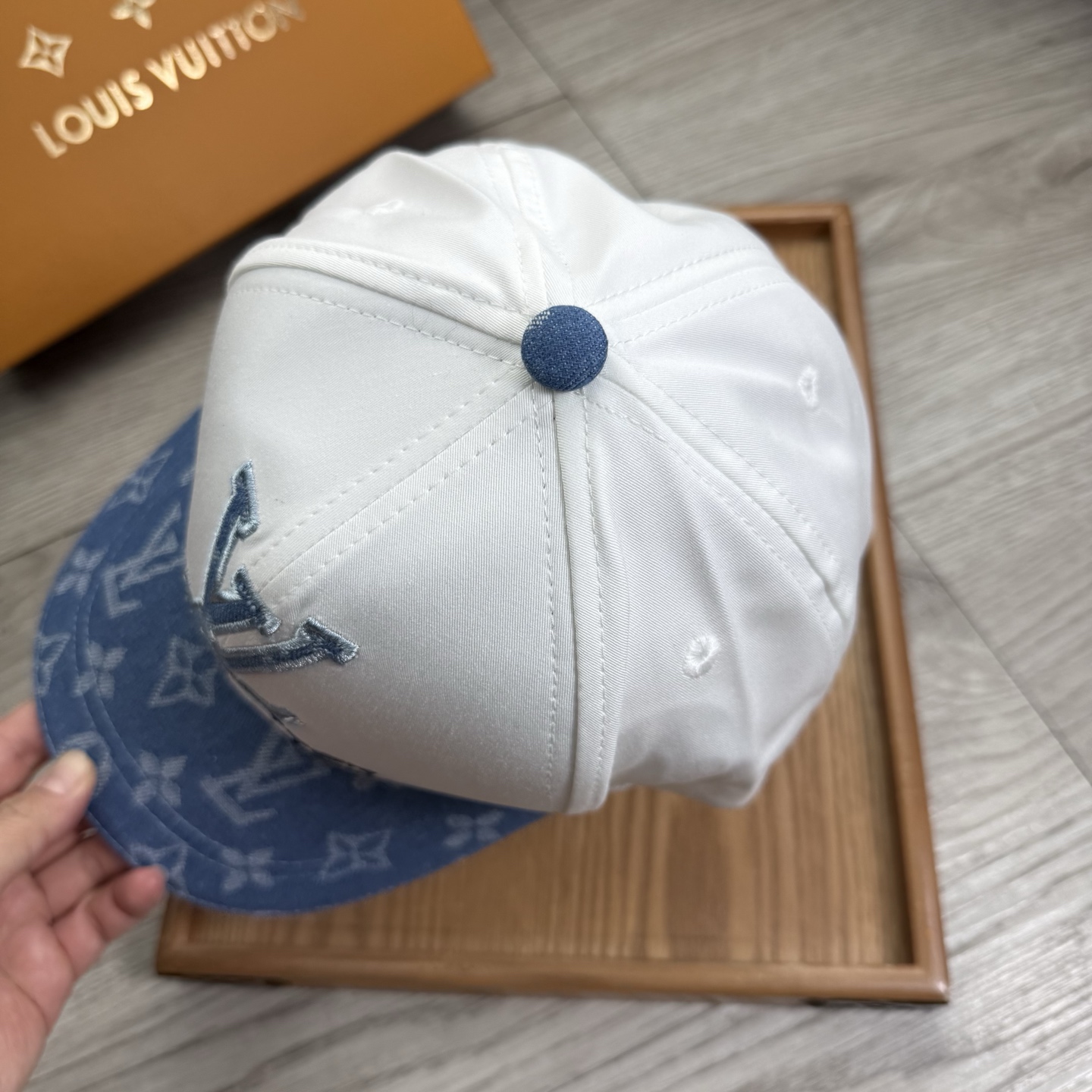 。L家。【配防尘袋】新品棒球帽！材质：纯棉！透气性好！春天挡风，夏天防晒必备单品！颜色大气！款式新颖别致