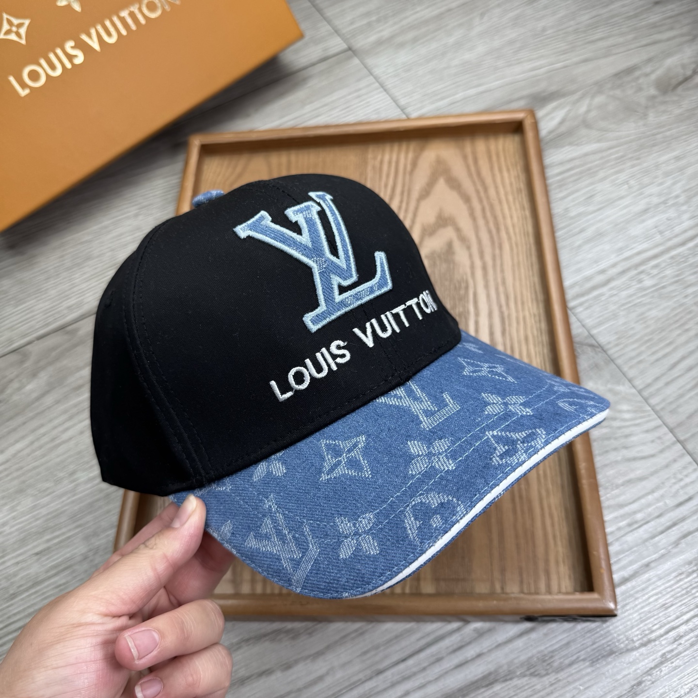 。L家。【配防尘袋】新品棒球帽！材质：纯棉！透气性好！春天挡风，夏天防晒必备单品！颜色大气！款式新颖别致