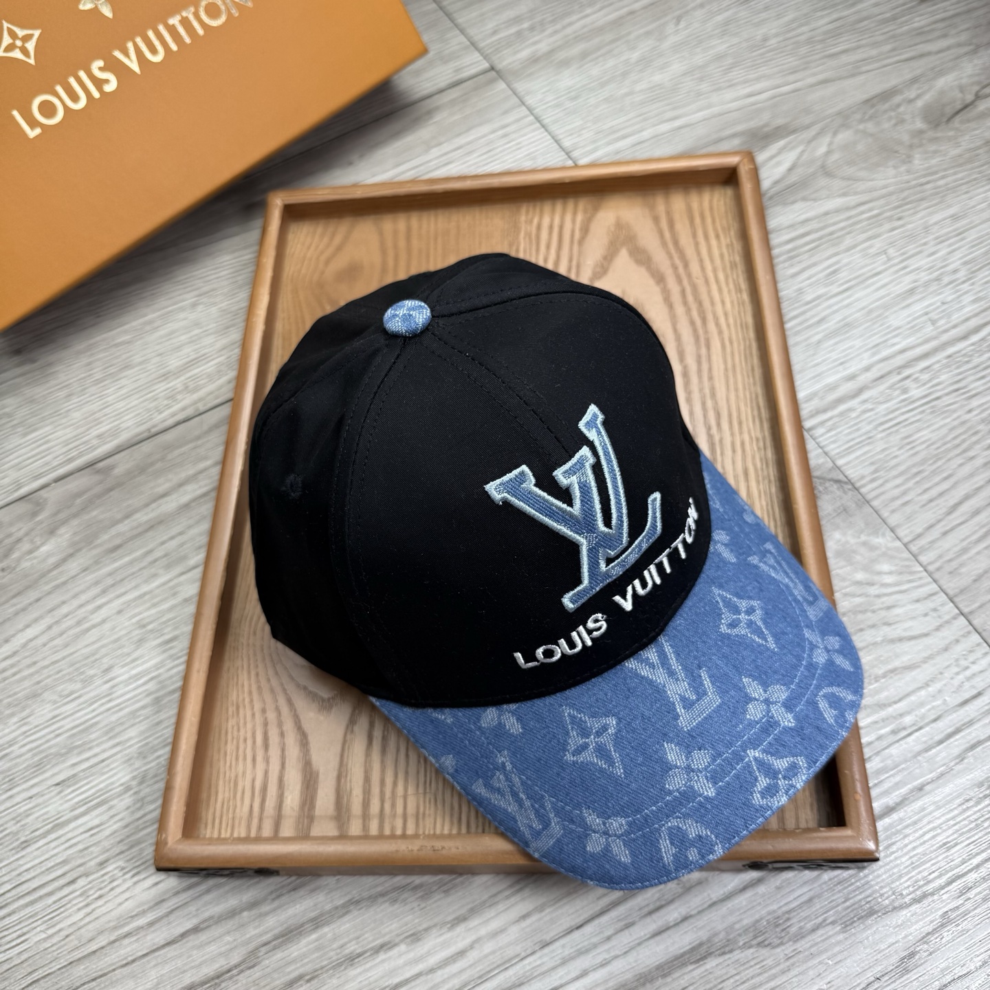 。L家。【配防尘袋】新品棒球帽！材质：纯棉！透气性好！春天挡风，夏天防晒必备单品！颜色大气！款式新颖别致
