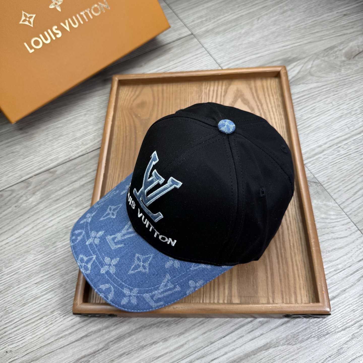 。L家。【配防尘袋】新品棒球帽！材质：纯棉！透气性好！春天挡风，夏天防晒必备单品！颜色大气！款式新颖别致