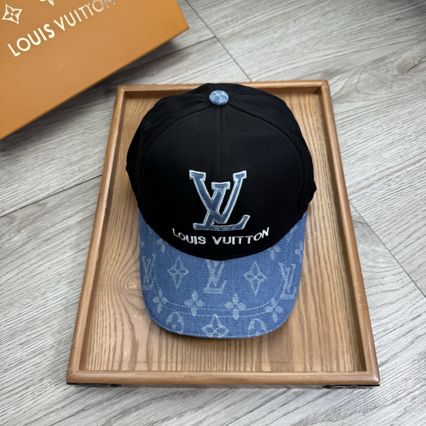 。L家。【配防尘袋】新品棒球帽！材质：纯棉！透气性好！春天挡风，夏天防晒必备单品！颜色大气！款式新颖别致
