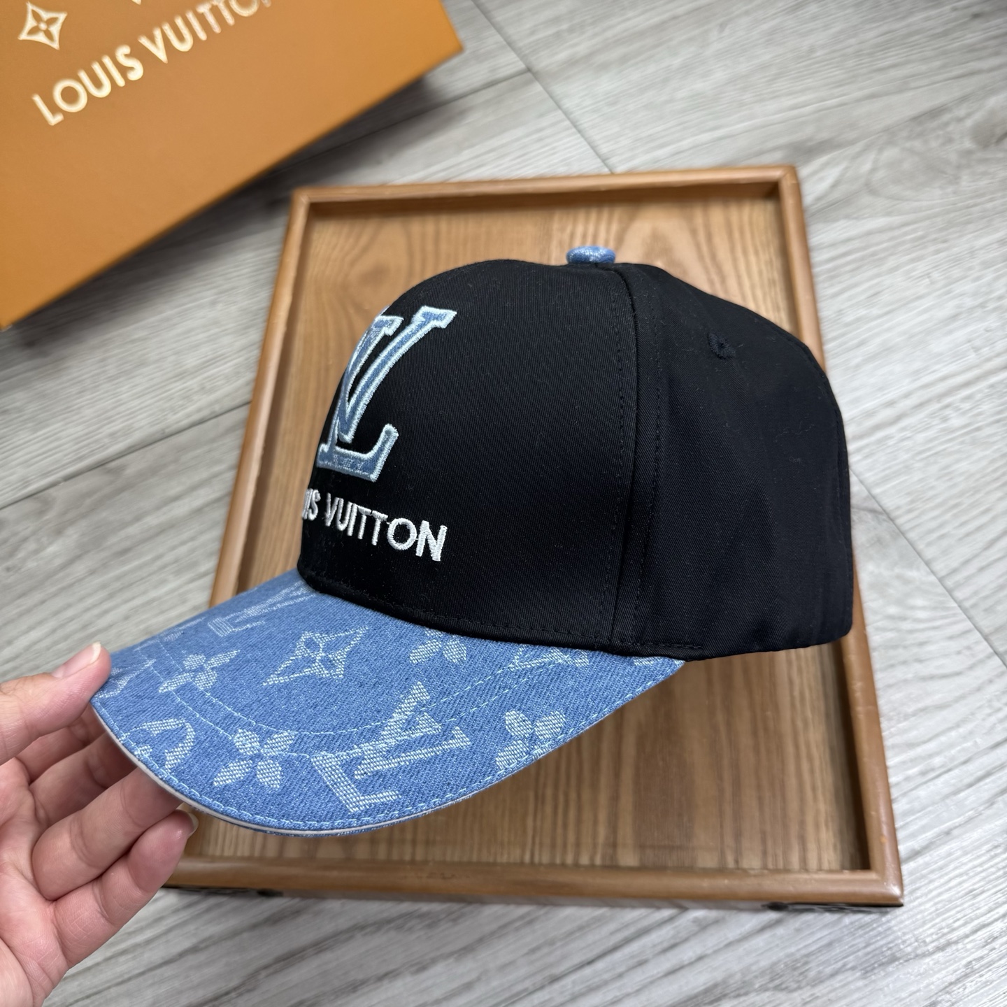 。L家。【配防尘袋】新品棒球帽！材质：纯棉！透气性好！春天挡风，夏天防晒必备单品！颜色大气！款式新颖别致