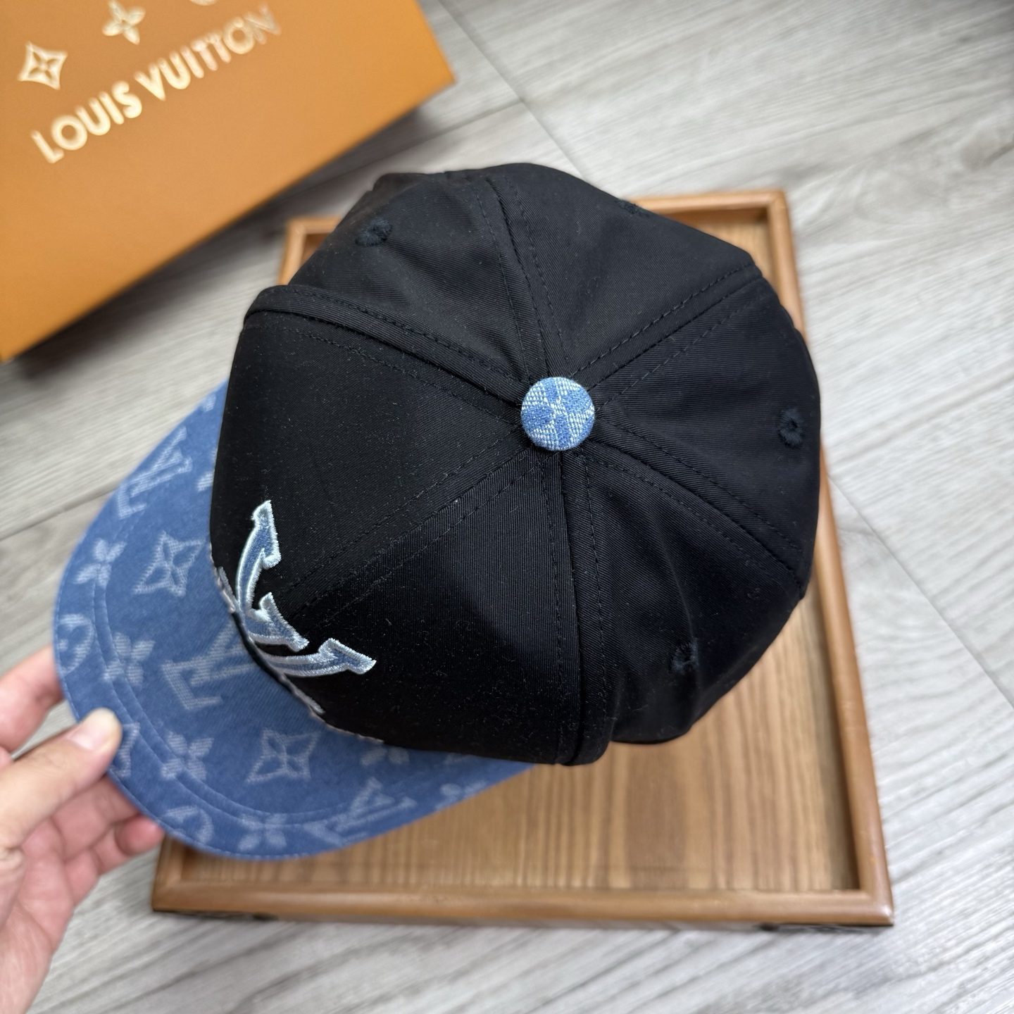 。L家。【配防尘袋】新品棒球帽！材质：纯棉！透气性好！春天挡风，夏天防晒必备单品！颜色大气！款式新颖别致