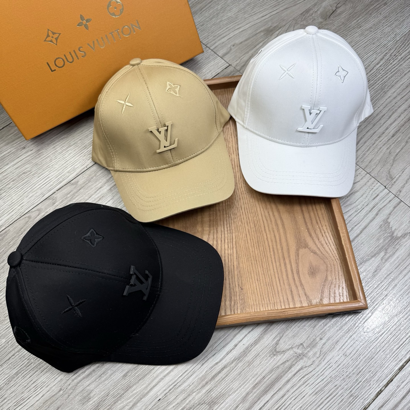 。L家。【配防尘袋】新品棒球帽！材质：纯棉！透气性好！春天挡风，夏天防晒必备单品！颜色大气！款式新颖别致
