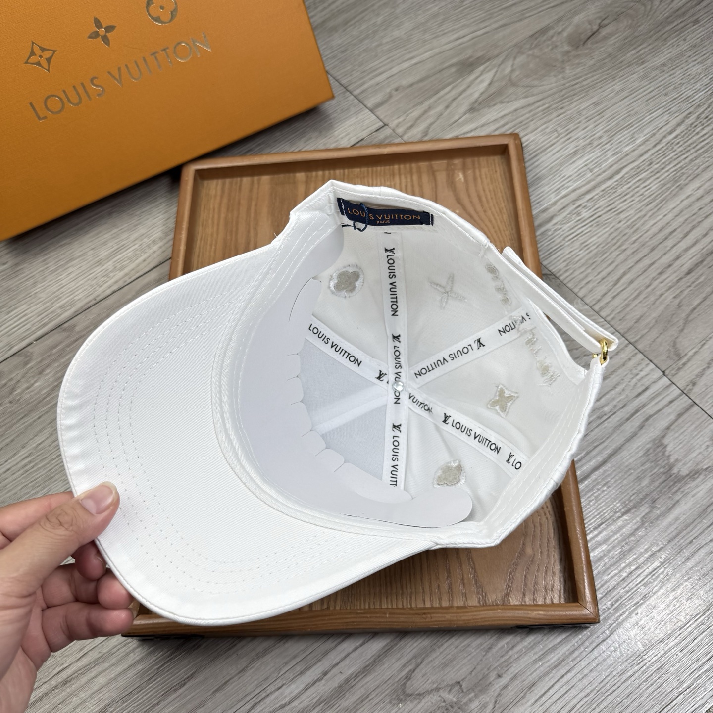 。L家。【配防尘袋】新品棒球帽！材质：纯棉！透气性好！春天挡风，夏天防晒必备单品！颜色大气！款式新颖别致
