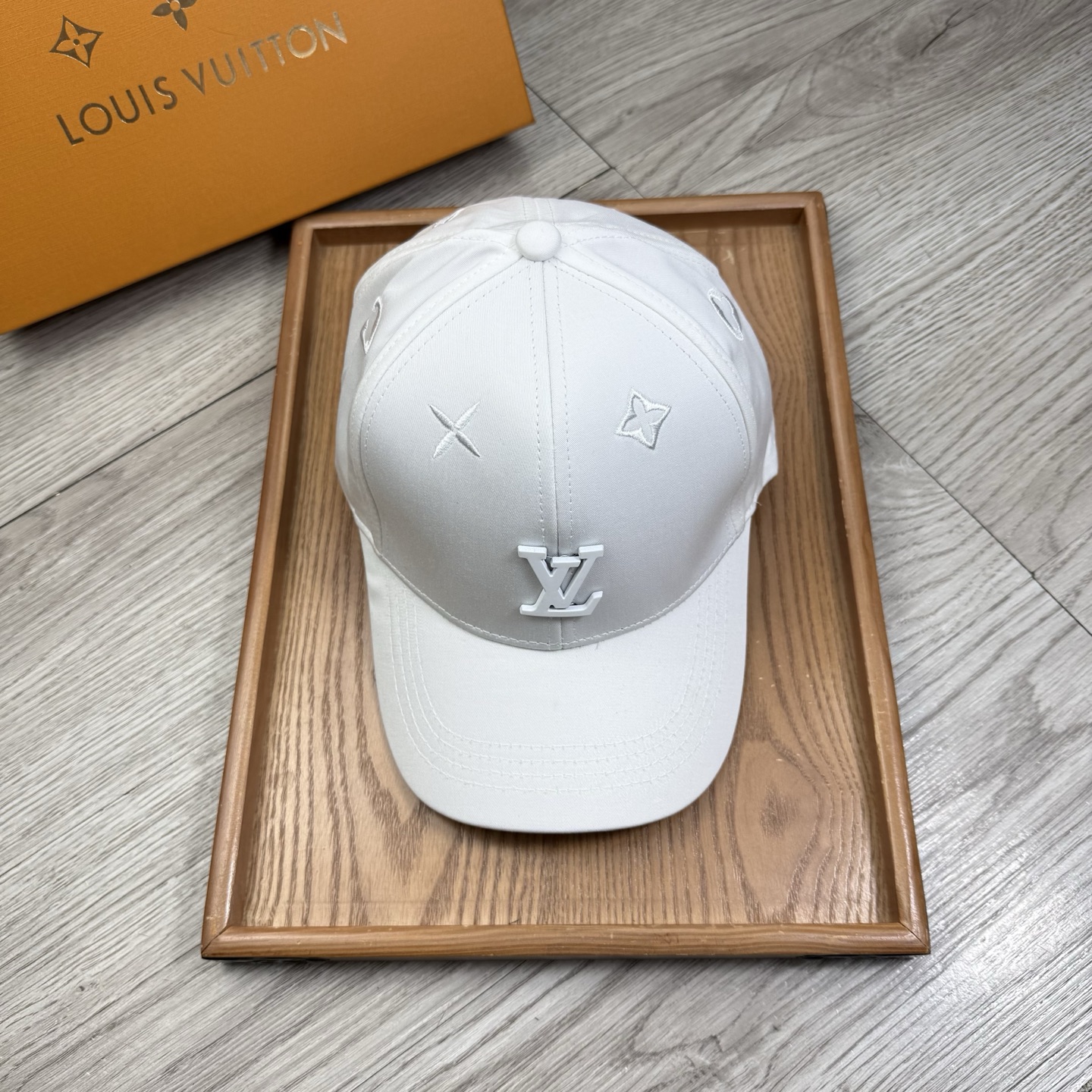 。L家。【配防尘袋】新品棒球帽！材质：纯棉！透气性好！春天挡风，夏天防晒必备单品！颜色大气！款式新颖别致