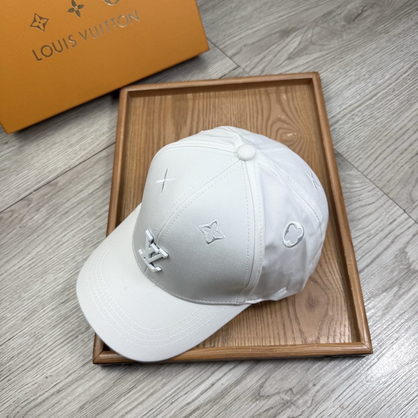 。L家。【配防尘袋】新品棒球帽！材质：纯棉！透气性好！春天挡风，夏天防晒必备单品！颜色大气！款式新颖别致