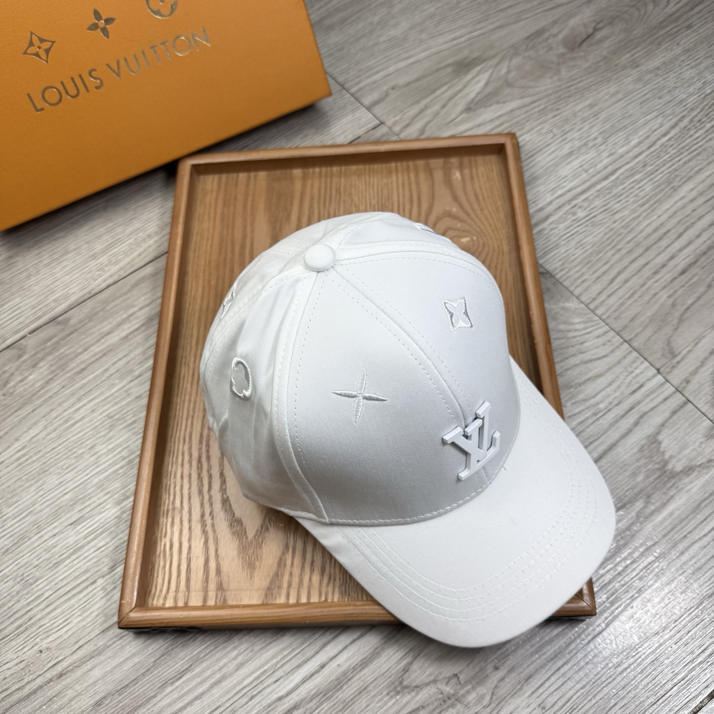 。L家。【配防尘袋】新品棒球帽！材质：纯棉！透气性好！春天挡风，夏天防晒必备单品！颜色大气！款式新颖别致