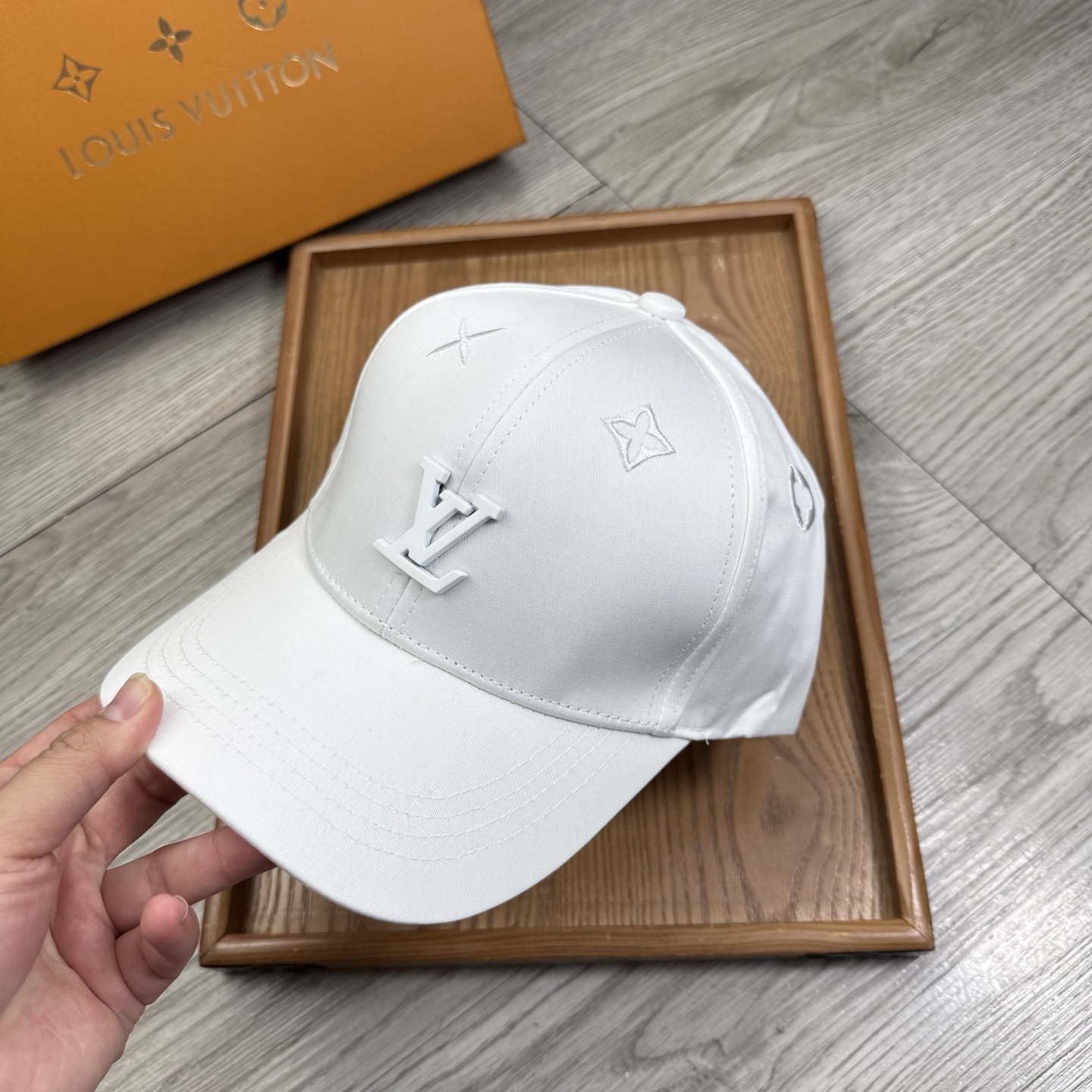 。L家。【配防尘袋】新品棒球帽！材质：纯棉！透气性好！春天挡风，夏天防晒必备单品！颜色大气！款式新颖别致