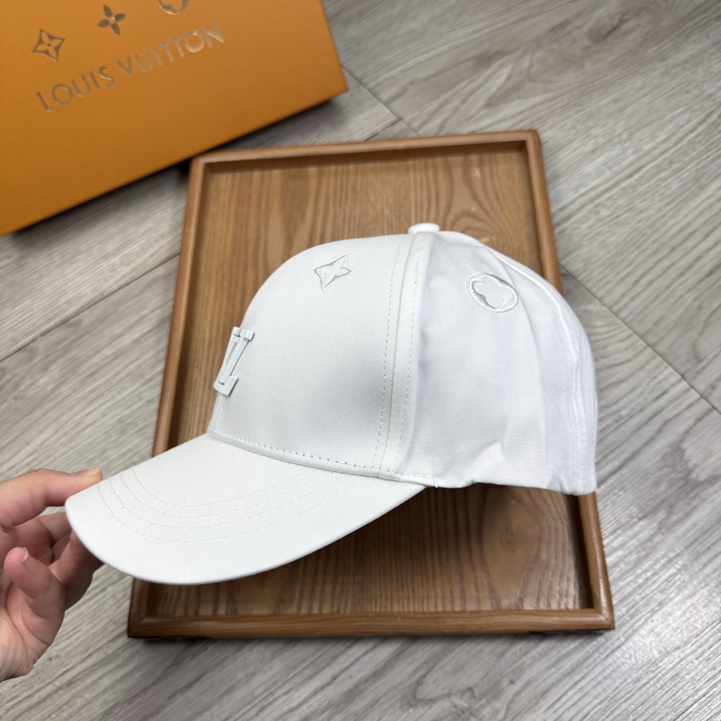 。L家。【配防尘袋】新品棒球帽！材质：纯棉！透气性好！春天挡风，夏天防晒必备单品！颜色大气！款式新颖别致