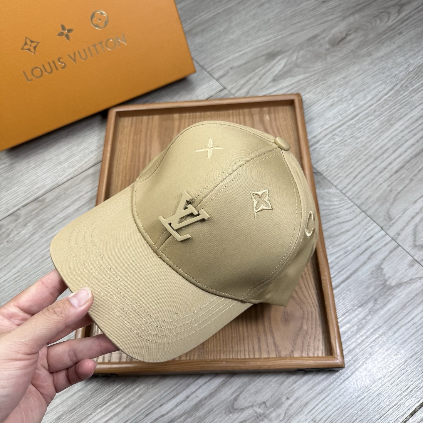 。L家。【配防尘袋】新品棒球帽！材质：纯棉！透气性好！春天挡风，夏天防晒必备单品！颜色大气！款式新颖别致