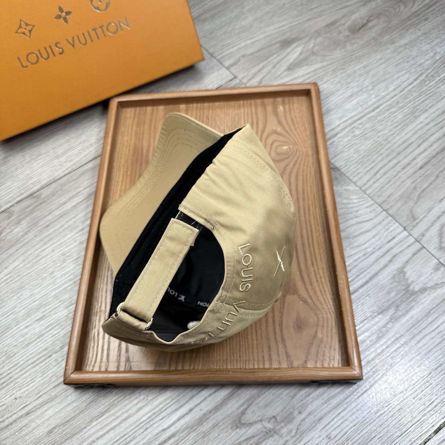 。L家。【配防尘袋】新品棒球帽！材质：纯棉！透气性好！春天挡风，夏天防晒必备单品！颜色大气！款式新颖别致