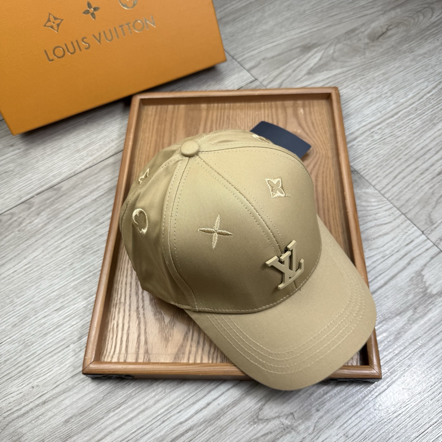 。L家。【配防尘袋】新品棒球帽！材质：纯棉！透气性好！春天挡风，夏天防晒必备单品！颜色大气！款式新颖别致