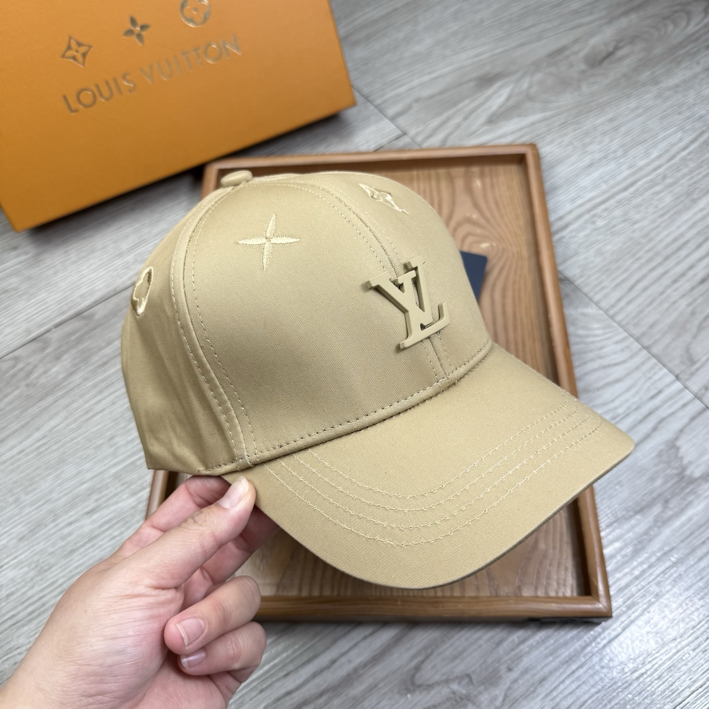 。L家。【配防尘袋】新品棒球帽！材质：纯棉！透气性好！春天挡风，夏天防晒必备单品！颜色大气！款式新颖别致