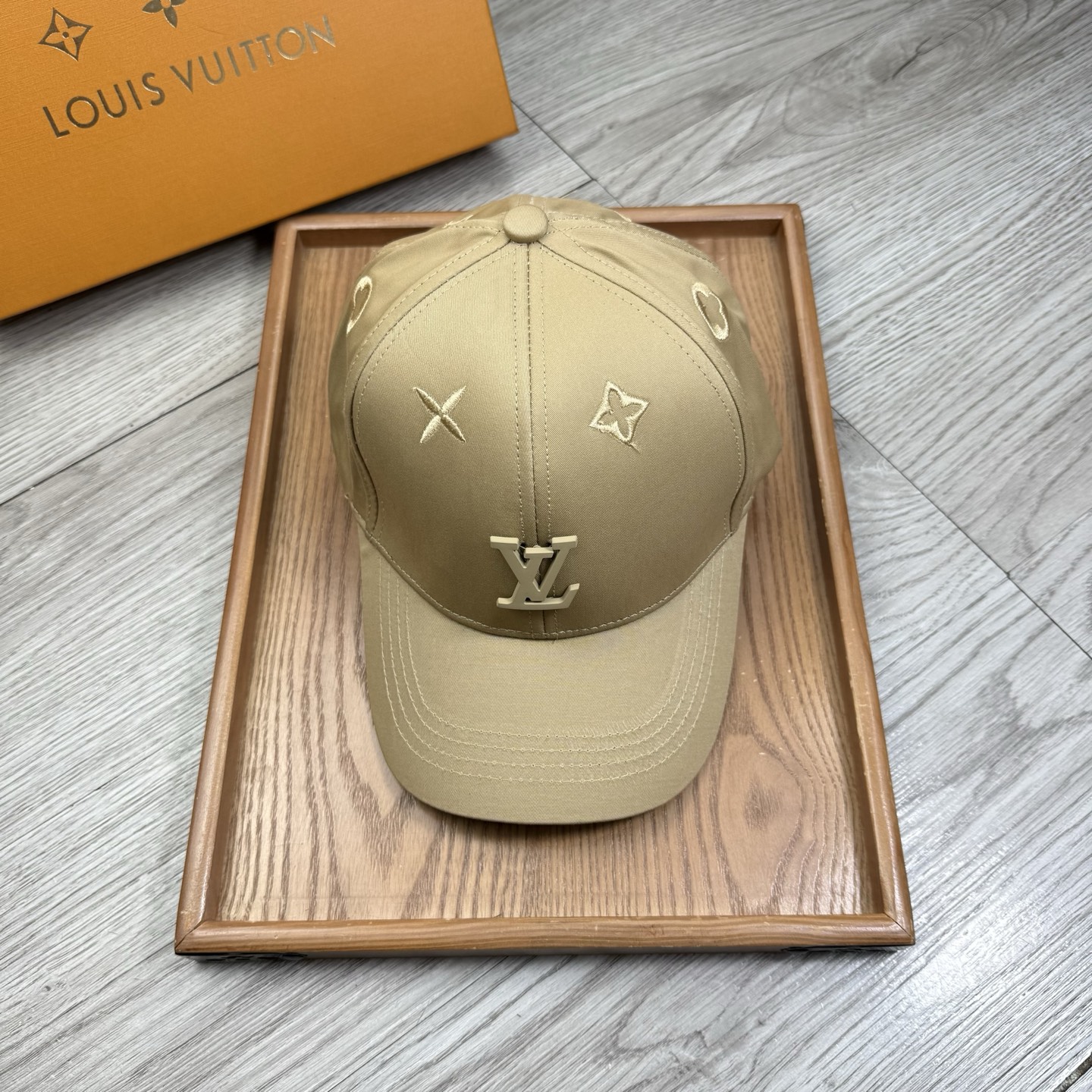 。L家。【配防尘袋】新品棒球帽！材质：纯棉！透气性好！春天挡风，夏天防晒必备单品！颜色大气！款式新颖别致