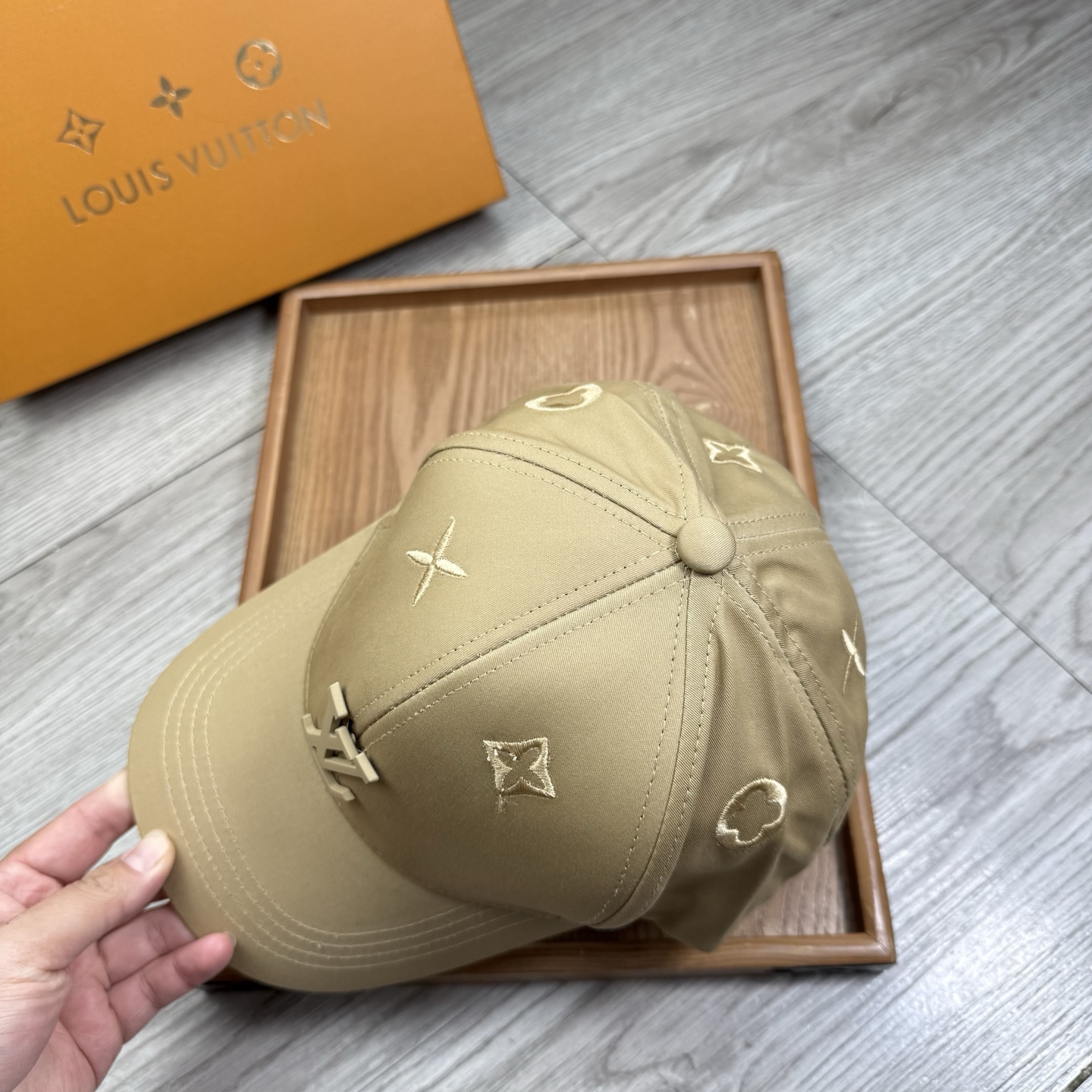 。L家。【配防尘袋】新品棒球帽！材质：纯棉！透气性好！春天挡风，夏天防晒必备单品！颜色大气！款式新颖别致