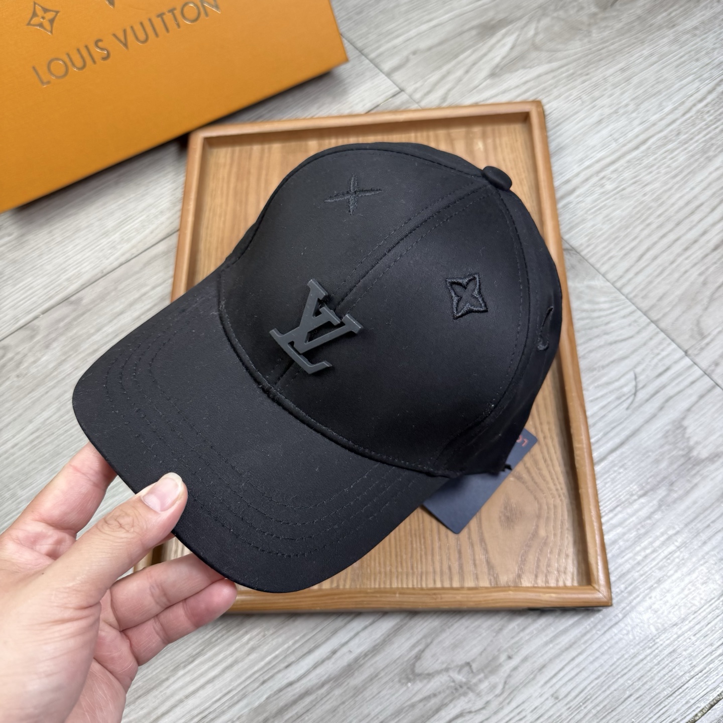 。L家。【配防尘袋】新品棒球帽！材质：纯棉！透气性好！春天挡风，夏天防晒必备单品！颜色大气！款式新颖别致