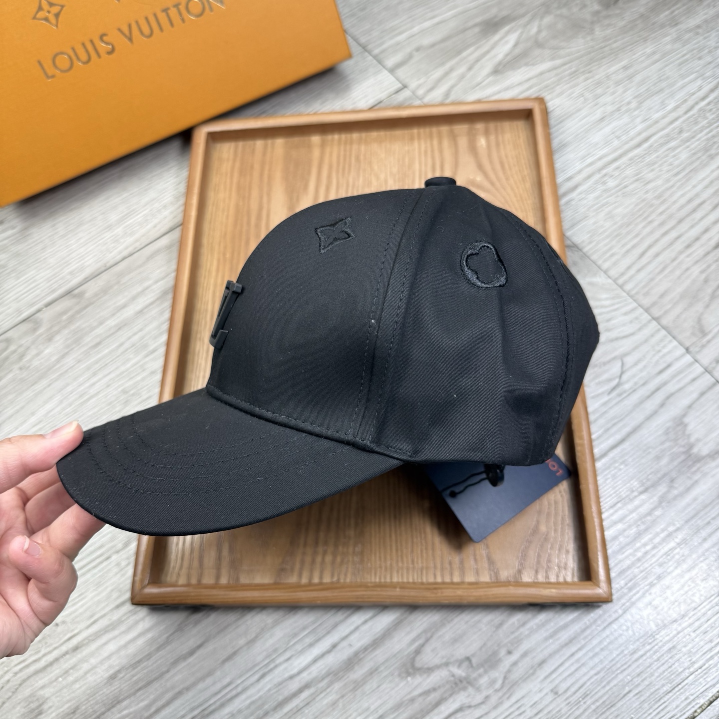 。L家。【配防尘袋】新品棒球帽！材质：纯棉！透气性好！春天挡风，夏天防晒必备单品！颜色大气！款式新颖别致