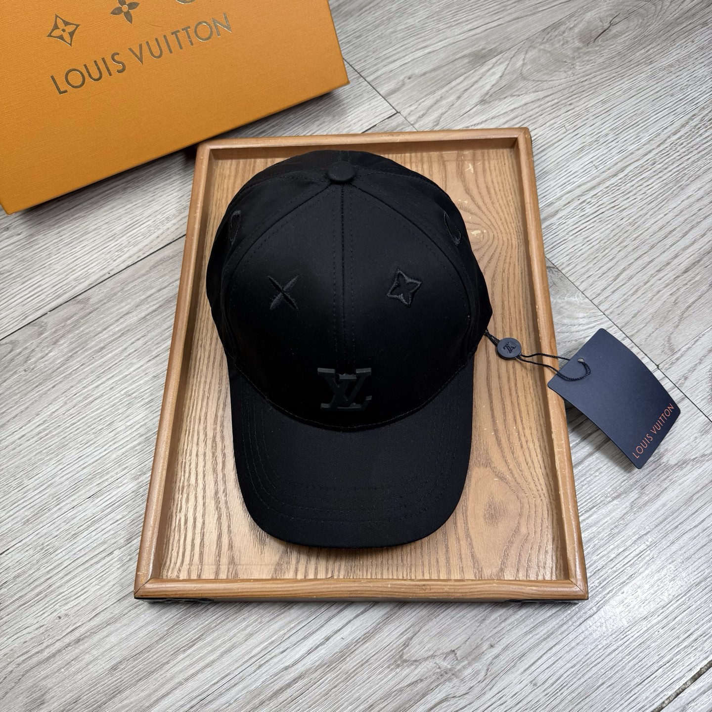 。L家。【配防尘袋】新品棒球帽！材质：纯棉！透气性好！春天挡风，夏天防晒必备单品！颜色大气！款式新颖别致