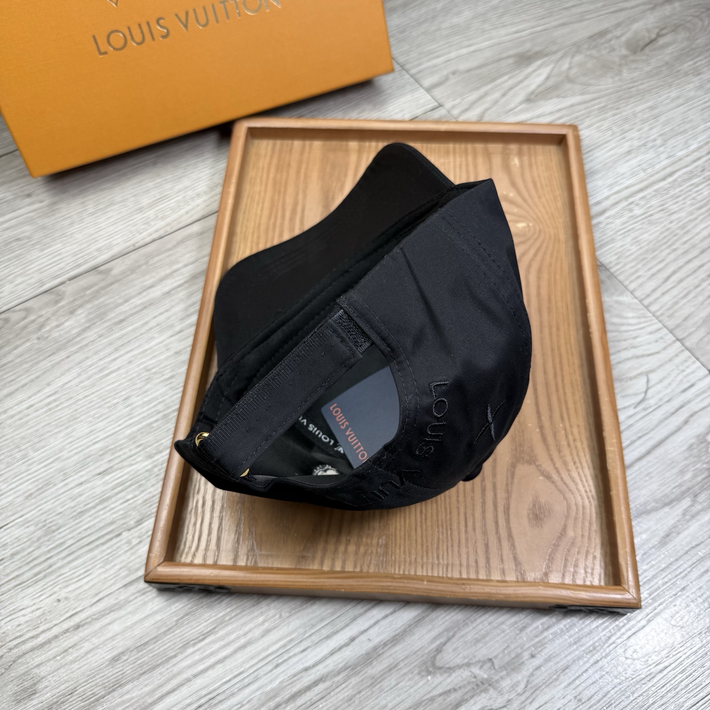 。L家。【配防尘袋】新品棒球帽！材质：纯棉！透气性好！春天挡风，夏天防晒必备单品！颜色大气！款式新颖别致