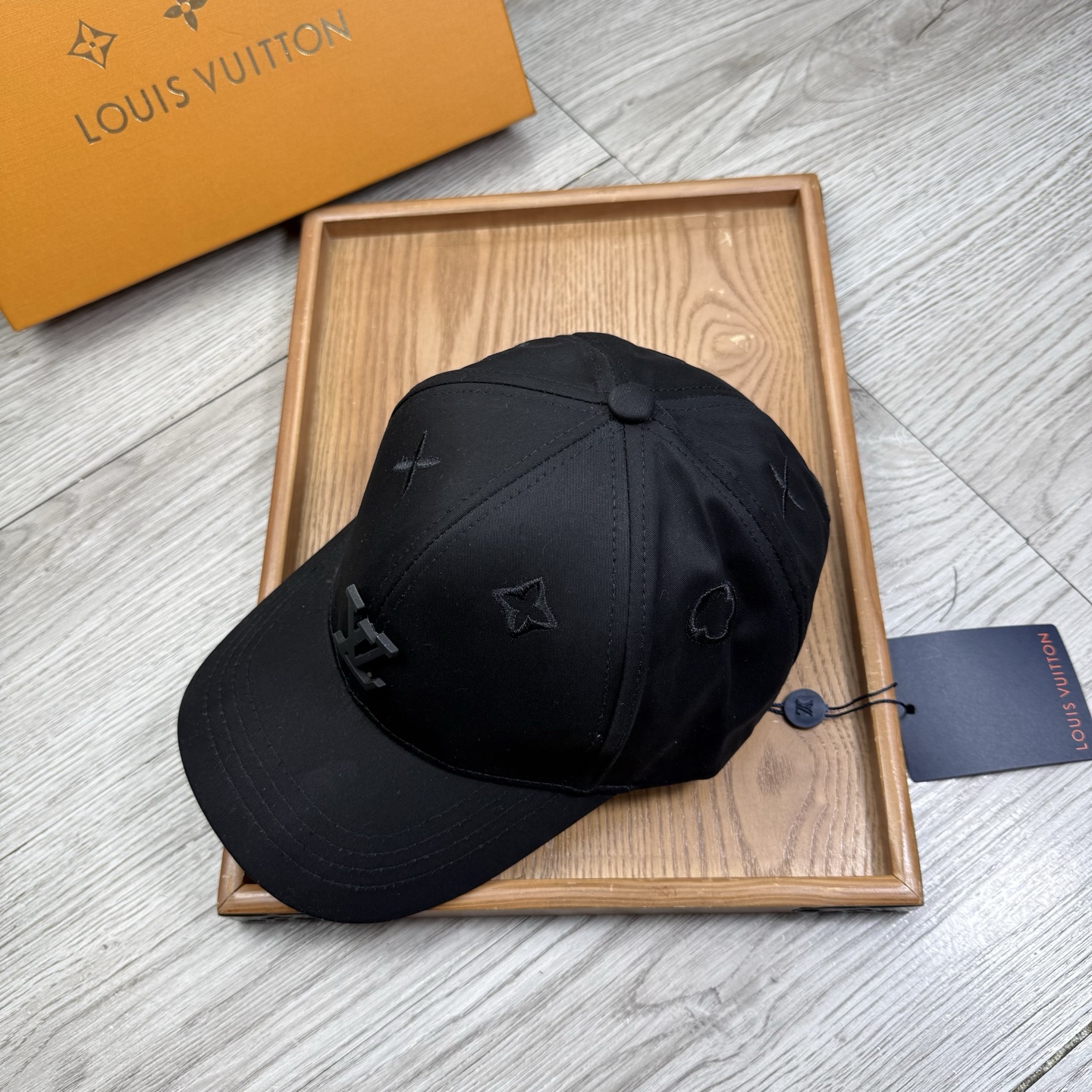 。L家。【配防尘袋】新品棒球帽！材质：纯棉！透气性好！春天挡风，夏天防晒必备单品！颜色大气！款式新颖别致