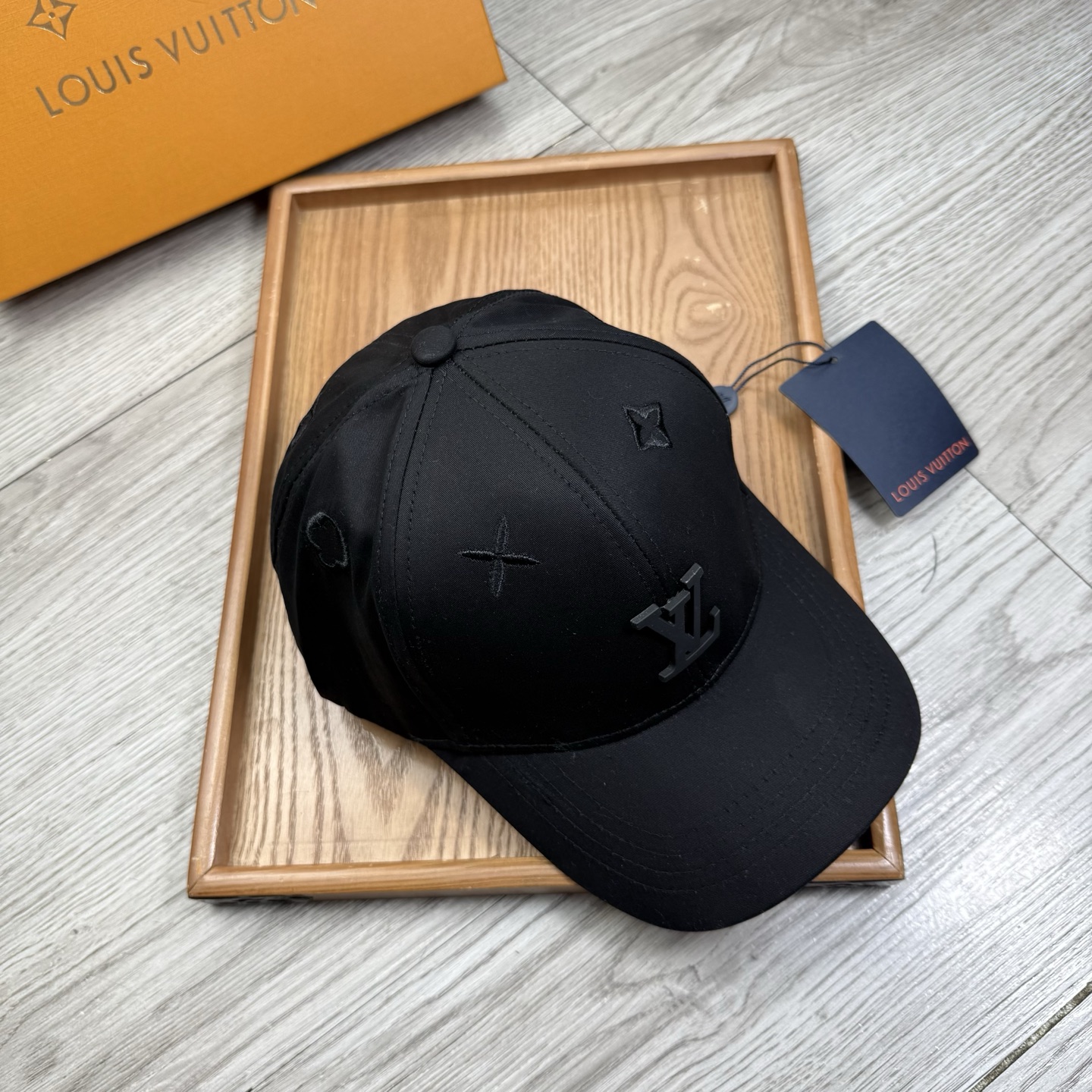 。L家。【配防尘袋】新品棒球帽！材质：纯棉！透气性好！春天挡风，夏天防晒必备单品！颜色大气！款式新颖别致