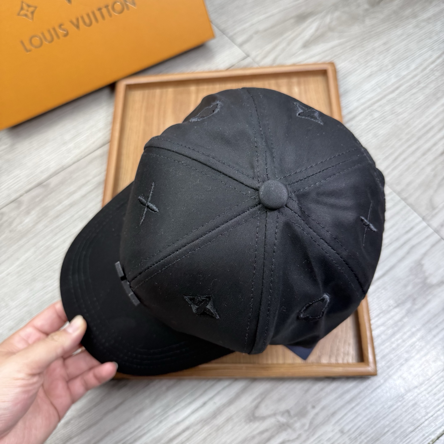 。L家。【配防尘袋】新品棒球帽！材质：纯棉！透气性好！春天挡风，夏天防晒必备单品！颜色大气！款式新颖别致