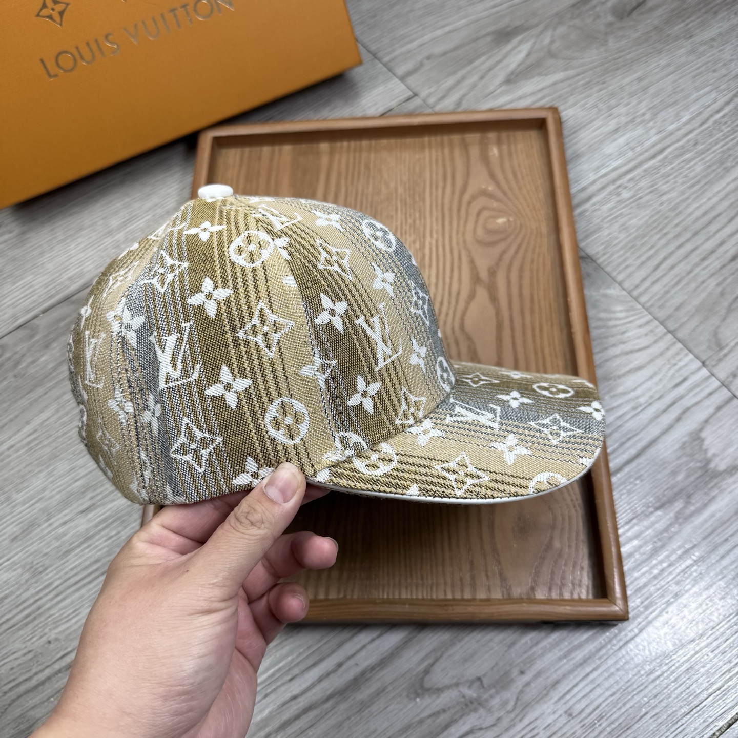 。L家。【配防尘袋】新品棒球帽！材质：纯棉！透气性好！春天挡风，夏天防晒必备单品！颜色大气！款式新颖别致