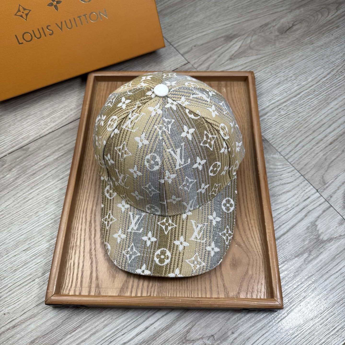 。L家。【配防尘袋】新品棒球帽！材质：纯棉！透气性好！春天挡风，夏天防晒必备单品！颜色大气！款式新颖别致