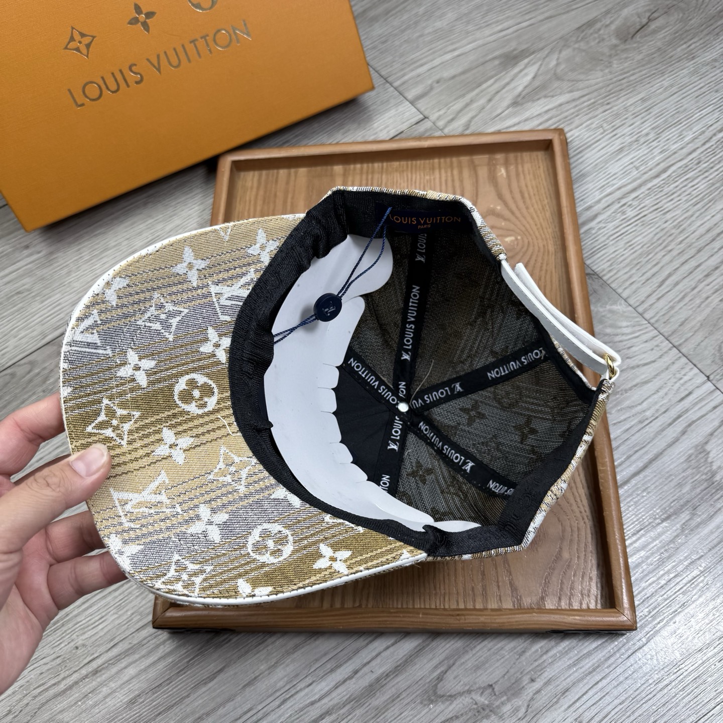。L家。【配防尘袋】新品棒球帽！材质：纯棉！透气性好！春天挡风，夏天防晒必备单品！颜色大气！款式新颖别致