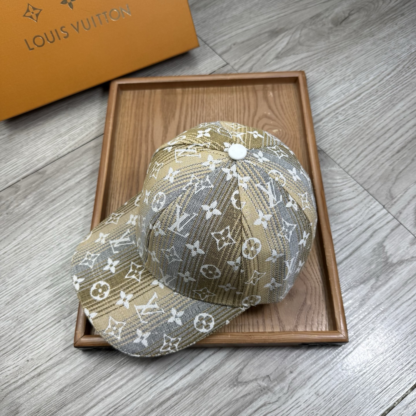 。L家。【配防尘袋】新品棒球帽！材质：纯棉！透气性好！春天挡风，夏天防晒必备单品！颜色大气！款式新颖别致