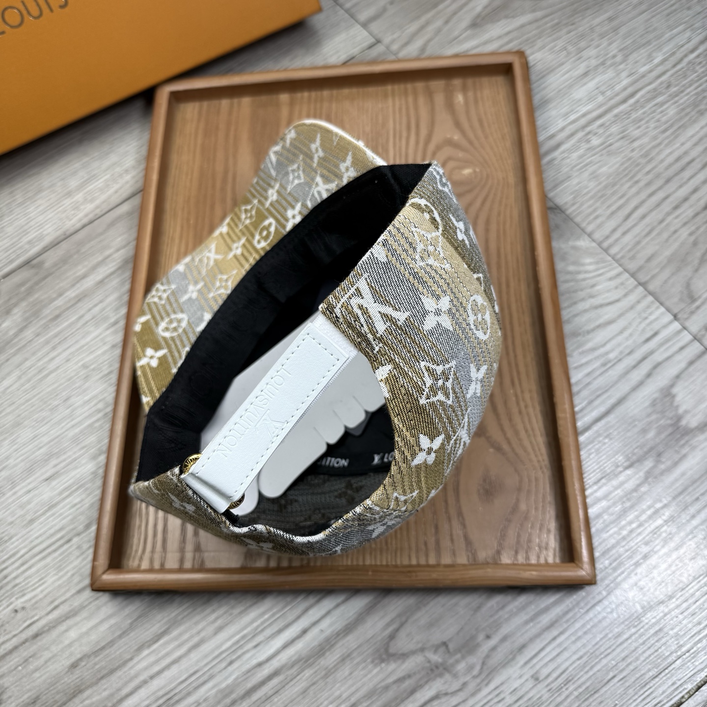 。L家。【配防尘袋】新品棒球帽！材质：纯棉！透气性好！春天挡风，夏天防晒必备单品！颜色大气！款式新颖别致