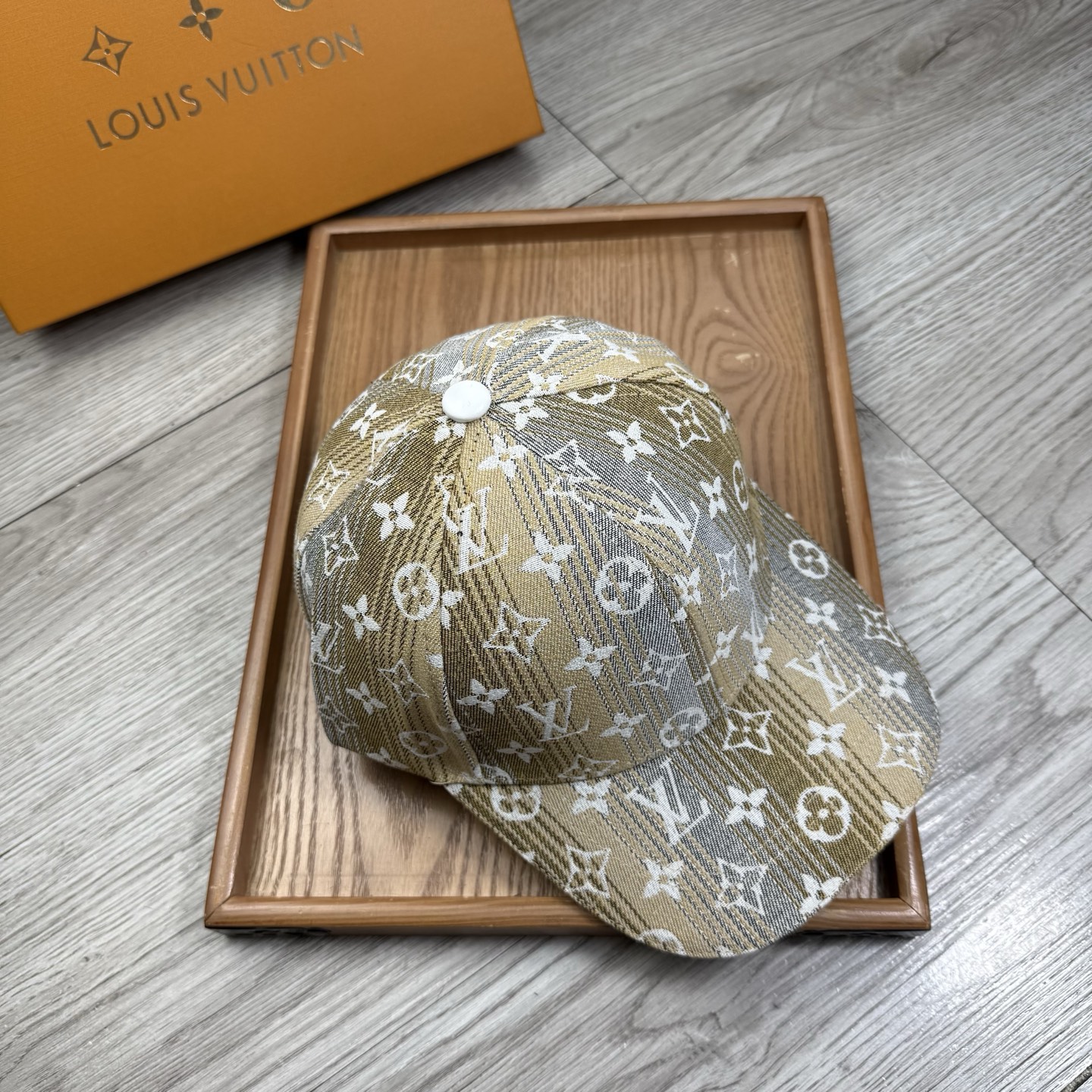 。L家。【配防尘袋】新品棒球帽！材质：纯棉！透气性好！春天挡风，夏天防晒必备单品！颜色大气！款式新颖别致