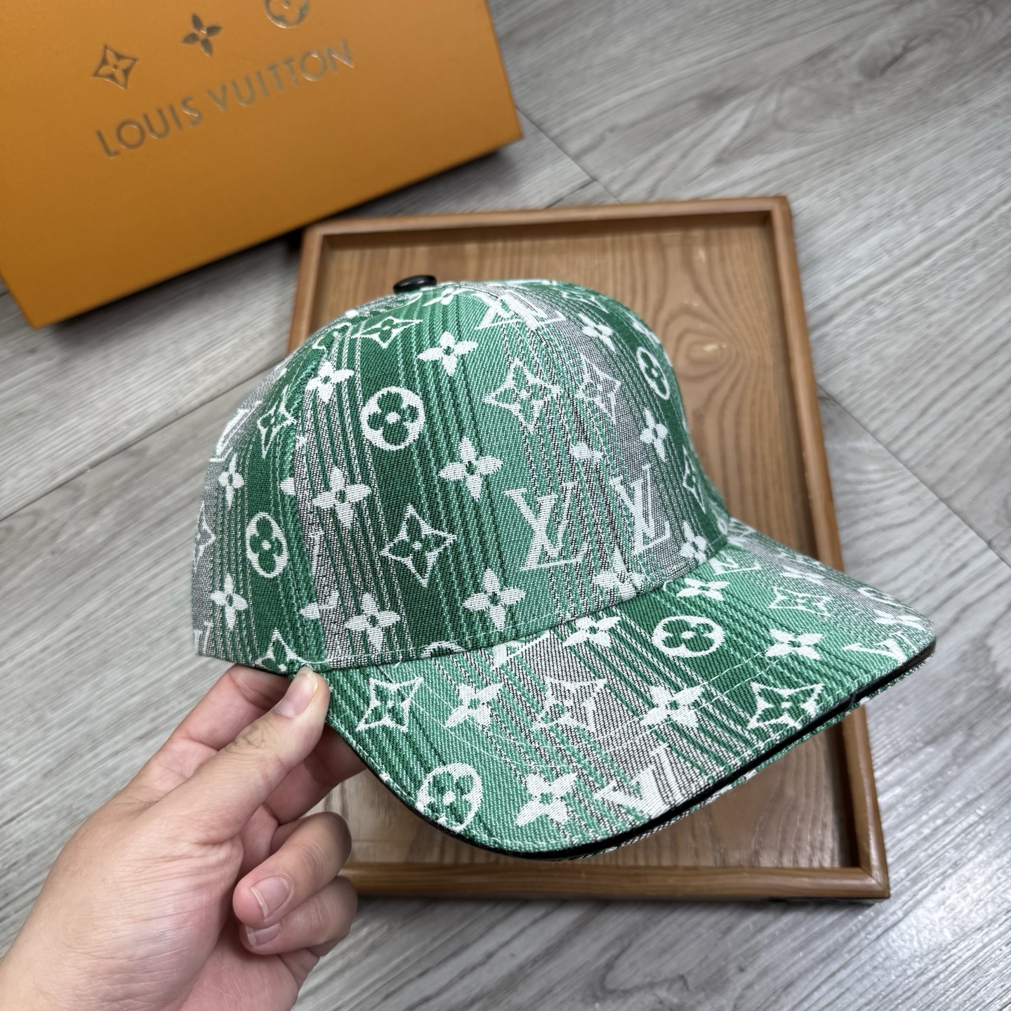 。L家。【配防尘袋】新品棒球帽！材质：纯棉！透气性好！春天挡风，夏天防晒必备单品！颜色大气！款式新颖别致