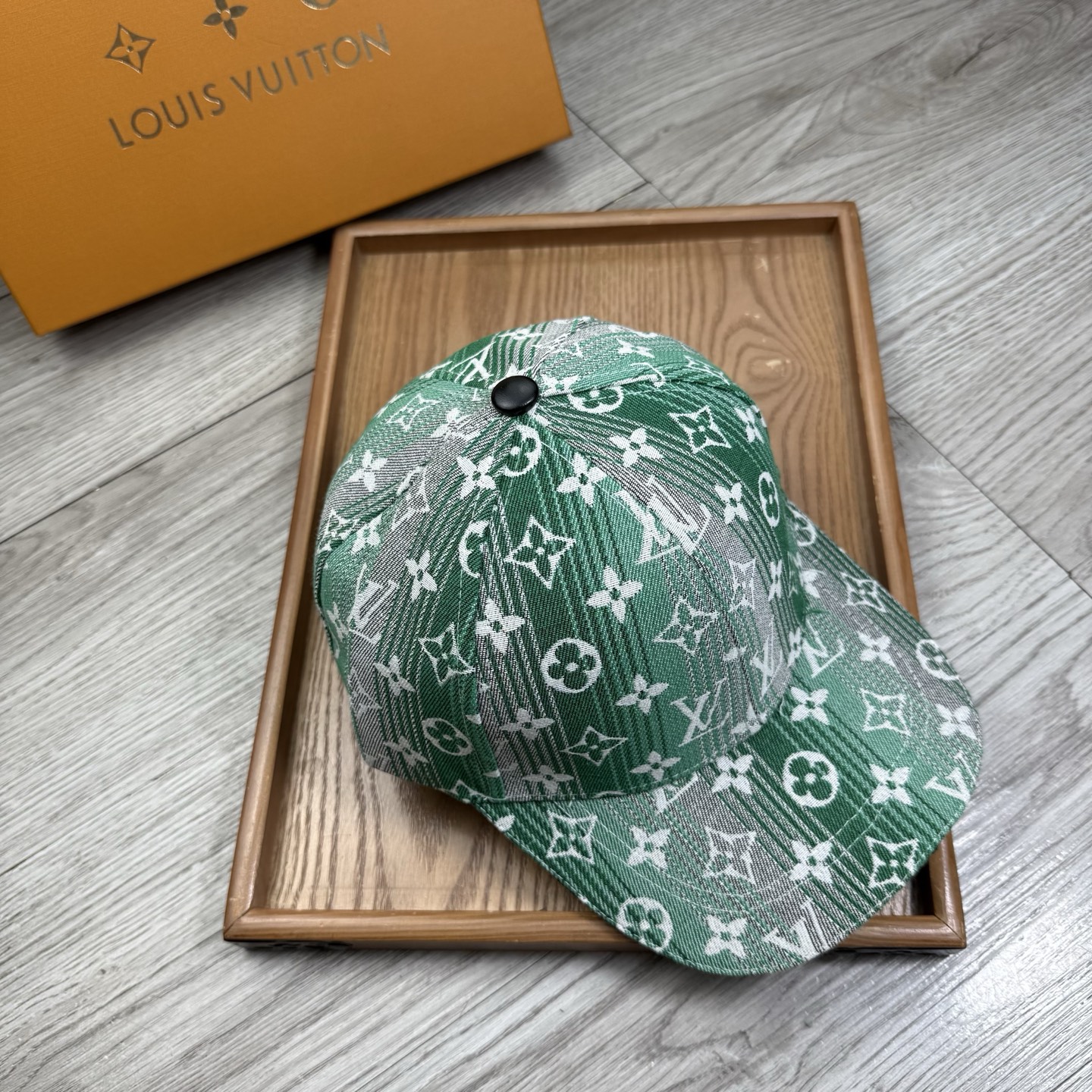 。L家。【配防尘袋】新品棒球帽！材质：纯棉！透气性好！春天挡风，夏天防晒必备单品！颜色大气！款式新颖别致