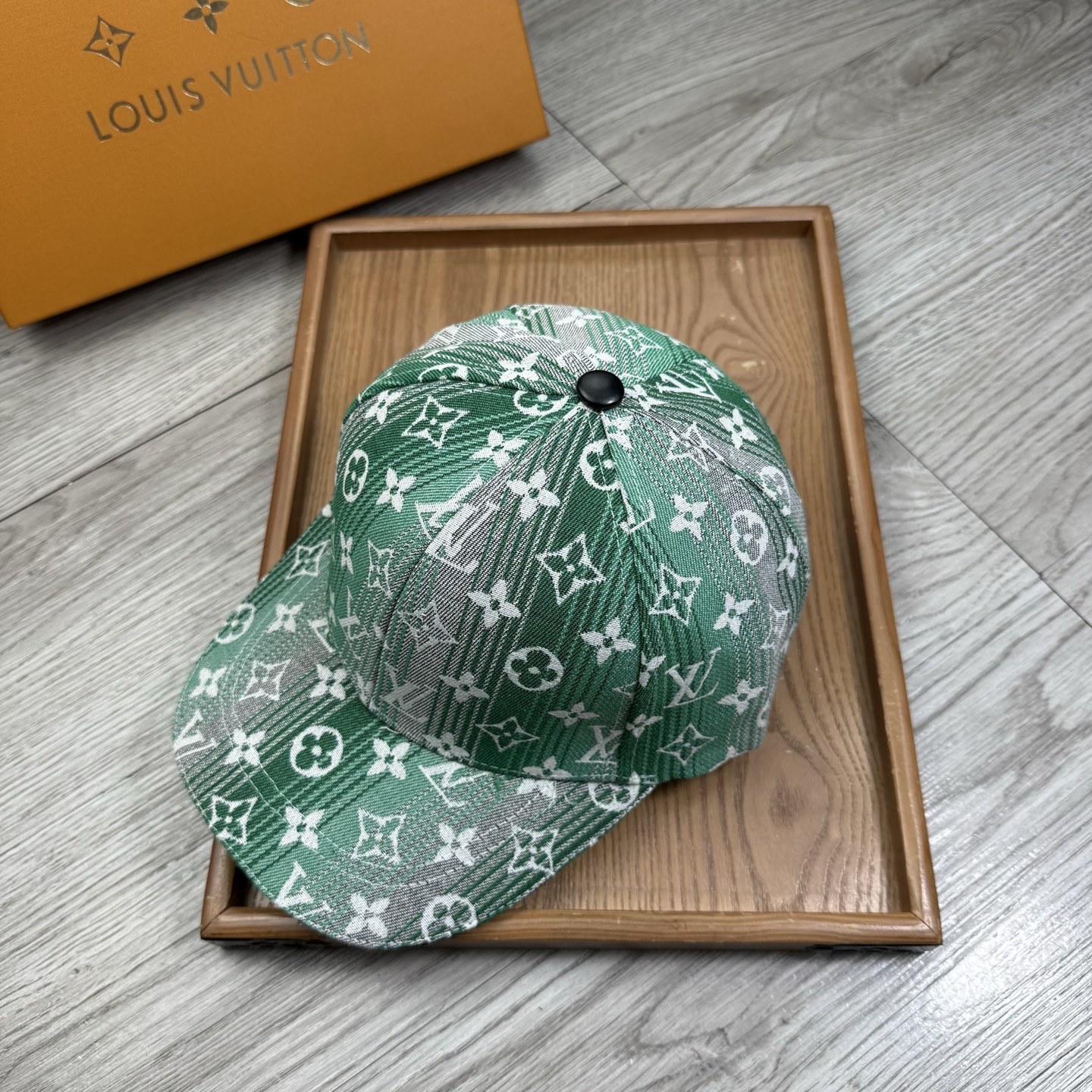 。L家。【配防尘袋】新品棒球帽！材质：纯棉！透气性好！春天挡风，夏天防晒必备单品！颜色大气！款式新颖别致