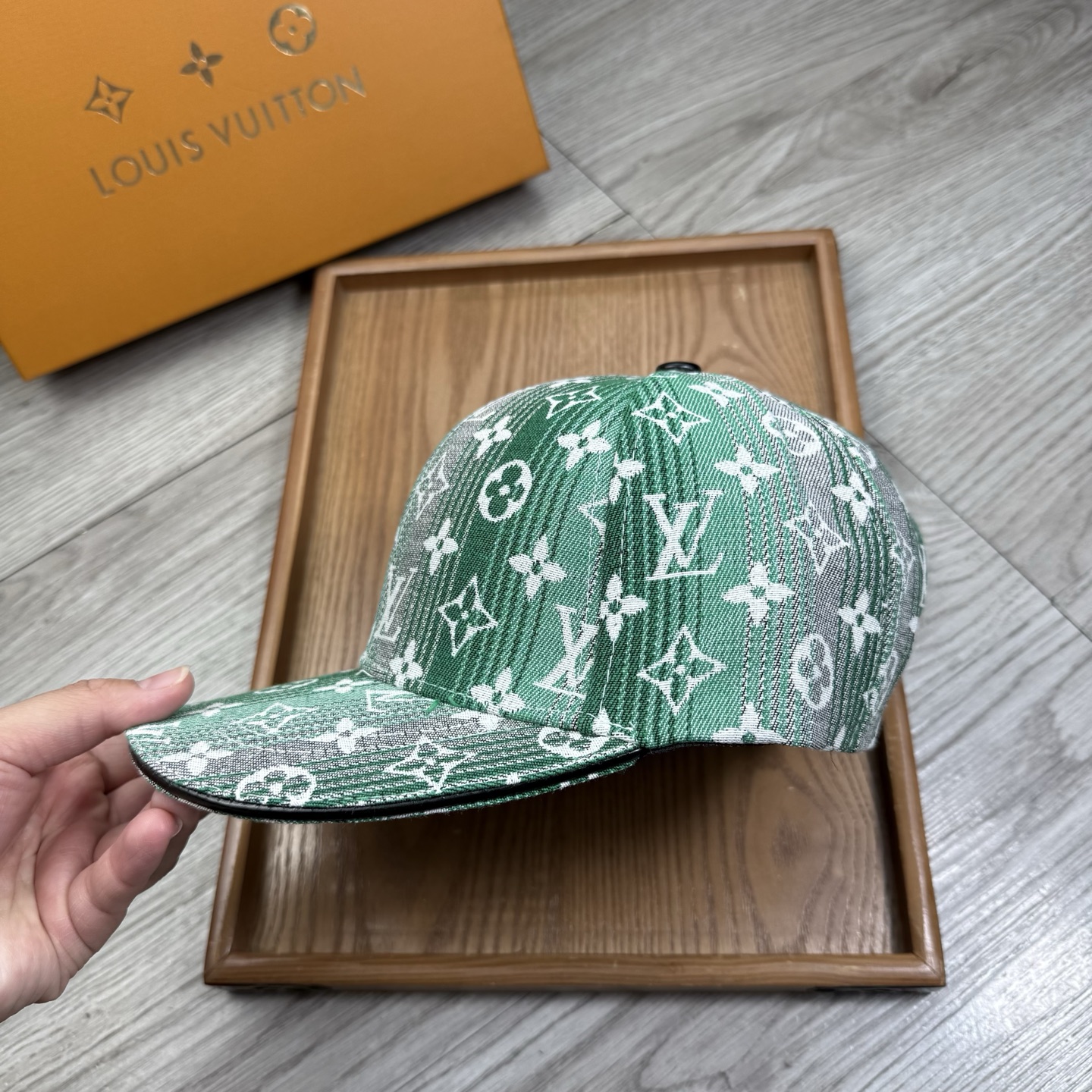 。L家。【配防尘袋】新品棒球帽！材质：纯棉！透气性好！春天挡风，夏天防晒必备单品！颜色大气！款式新颖别致