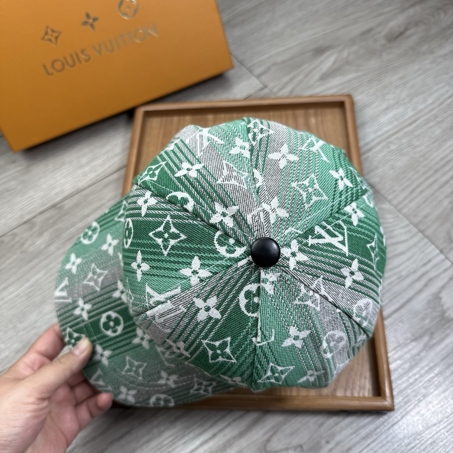 。L家。【配防尘袋】新品棒球帽！材质：纯棉！透气性好！春天挡风，夏天防晒必备单品！颜色大气！款式新颖别致