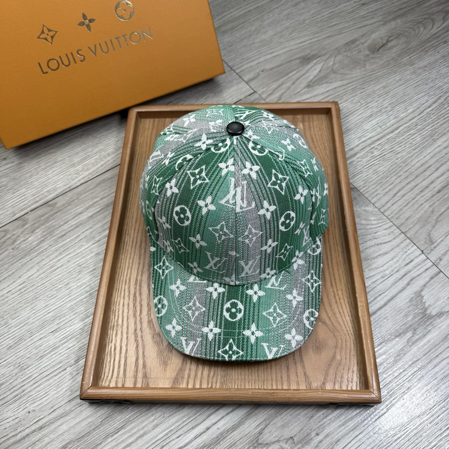 。L家。【配防尘袋】新品棒球帽！材质：纯棉！透气性好！春天挡风，夏天防晒必备单品！颜色大气！款式新颖别致